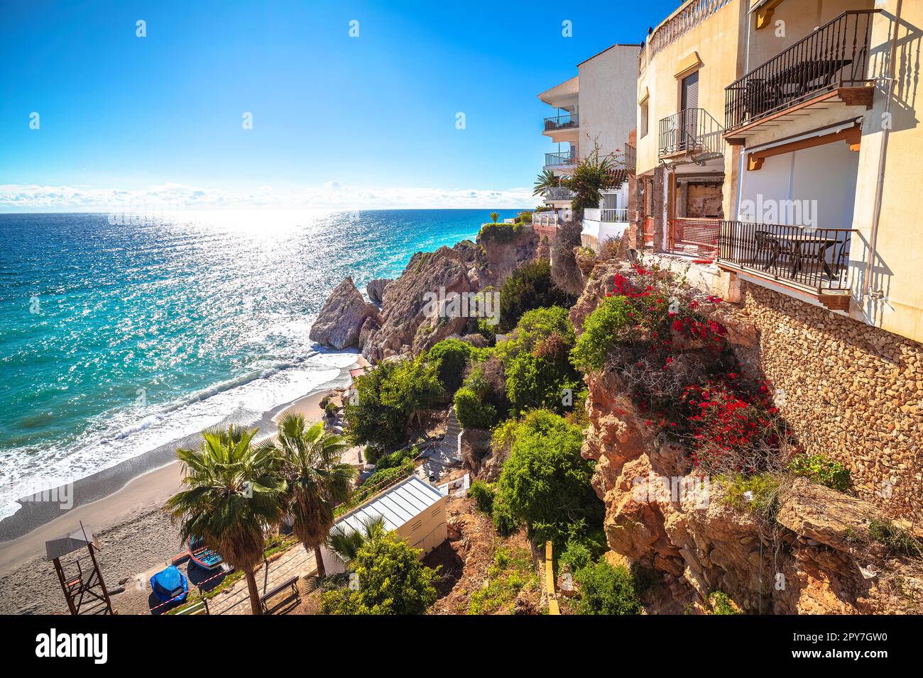 Nerja Strand und Blick aufs Meer Stockfoto