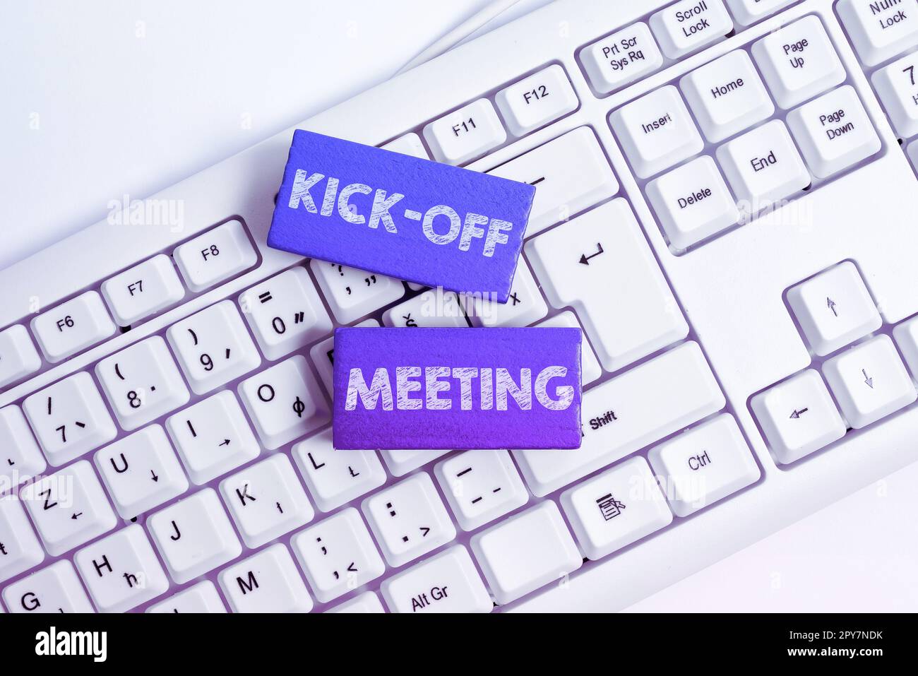 Konzeptionelle Überschrift Kick-Off-Meeting. Business Showcase Erstes Treffen mit dem Projektteam und dem Kunden Stockfoto