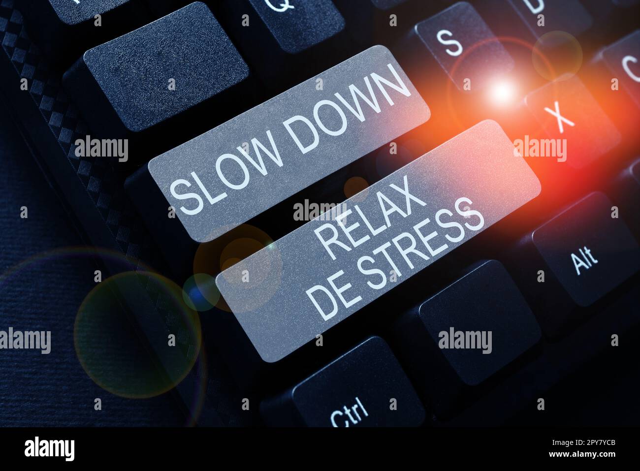 Textzeichen mit „Slow Down Relax De Stress“. Konzept bedeutet Pause, Stresspegel reduzieren, Ruhe bewahren Stockfoto