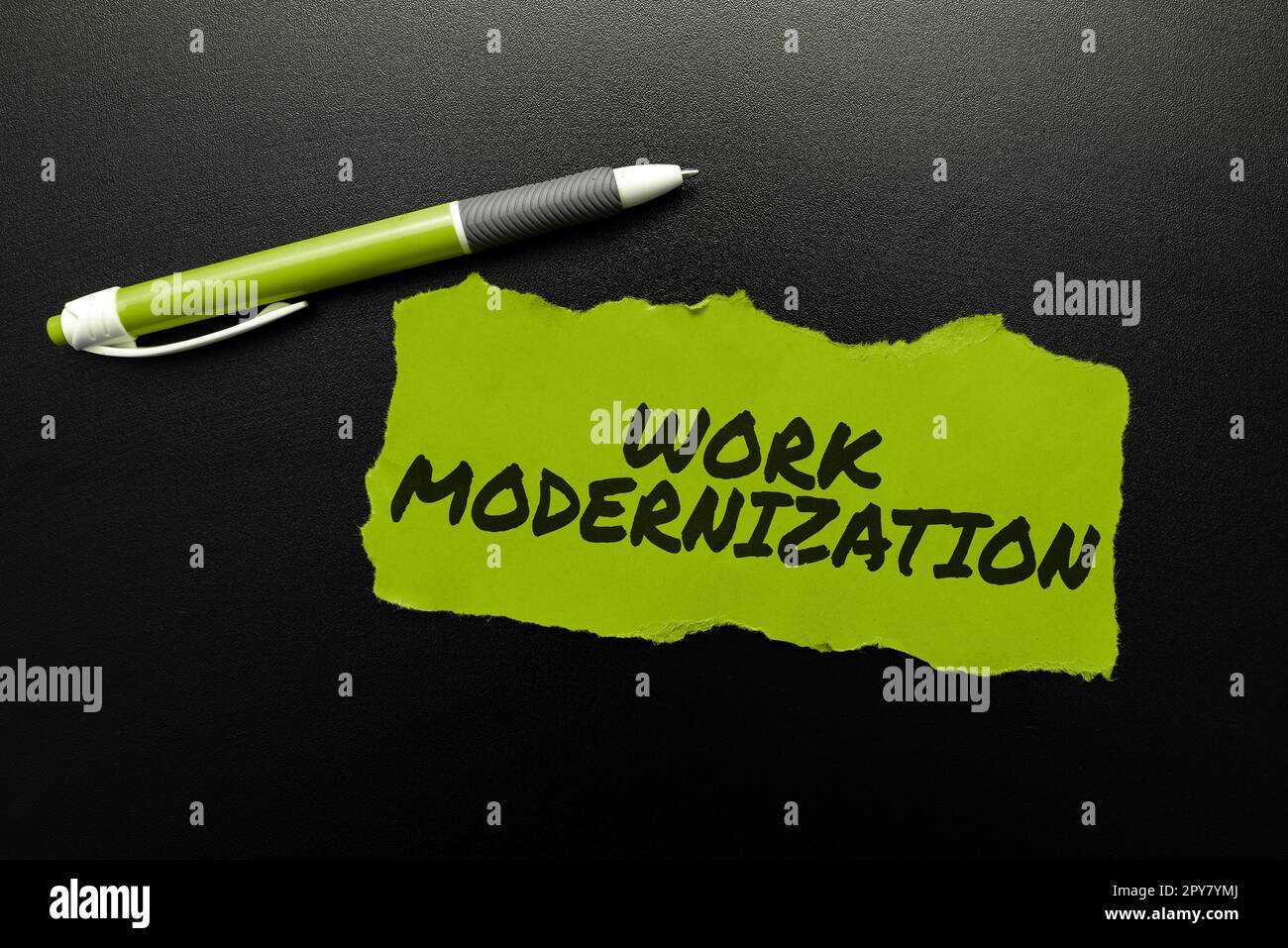 Modernisierung der Handschriftarbeit. Wort für die Änderung von Produktservice und -Prozess, um neue Funktionen und Fähigkeiten einzuschließen Stockfoto