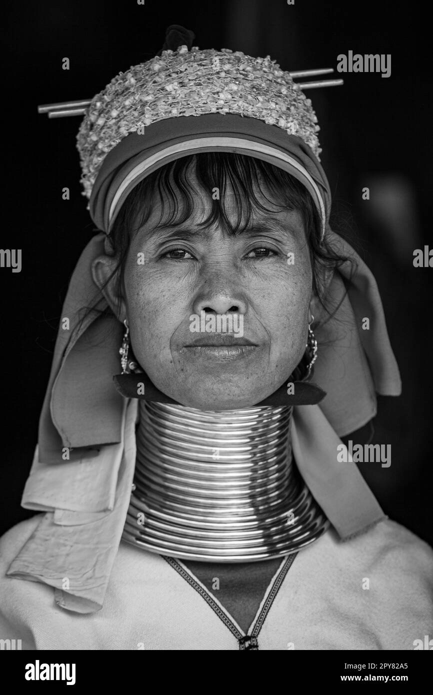 Die Padaung Long Neck Frau aus Myanmar Stockfoto