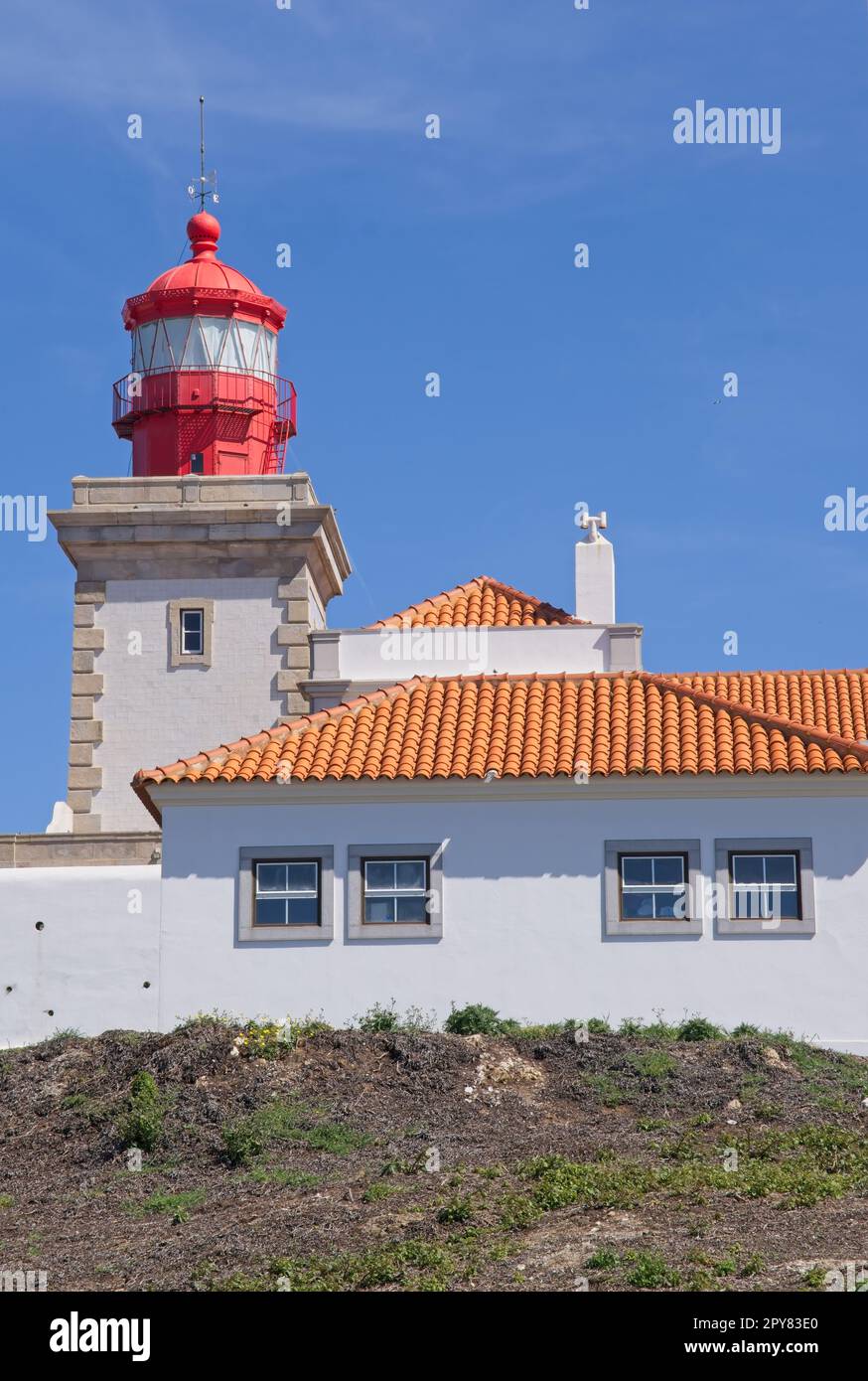 Colares, Portugal - 2. April 2023: Wundervolle Landschaften in Portugal. Malerischer Blick vom westlichsten Punkt des europäischen Kontinents (Cabo da Roca). Licht Stockfoto