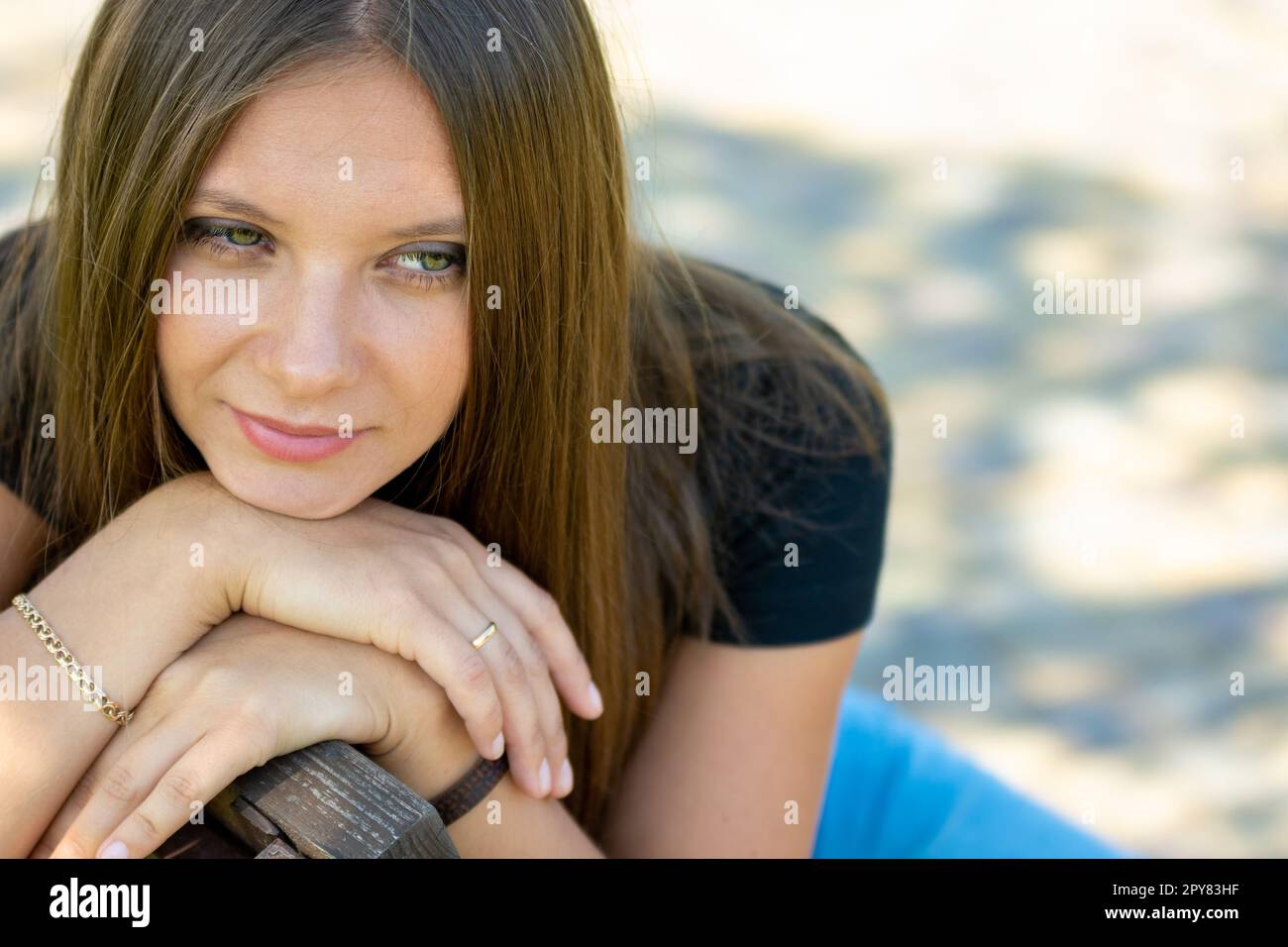 Nahaufnahme Porträt eines schönen Mädchen von slawischem Aussehen, hat das Mädchen einen nachdenklichen Blick Stockfoto
