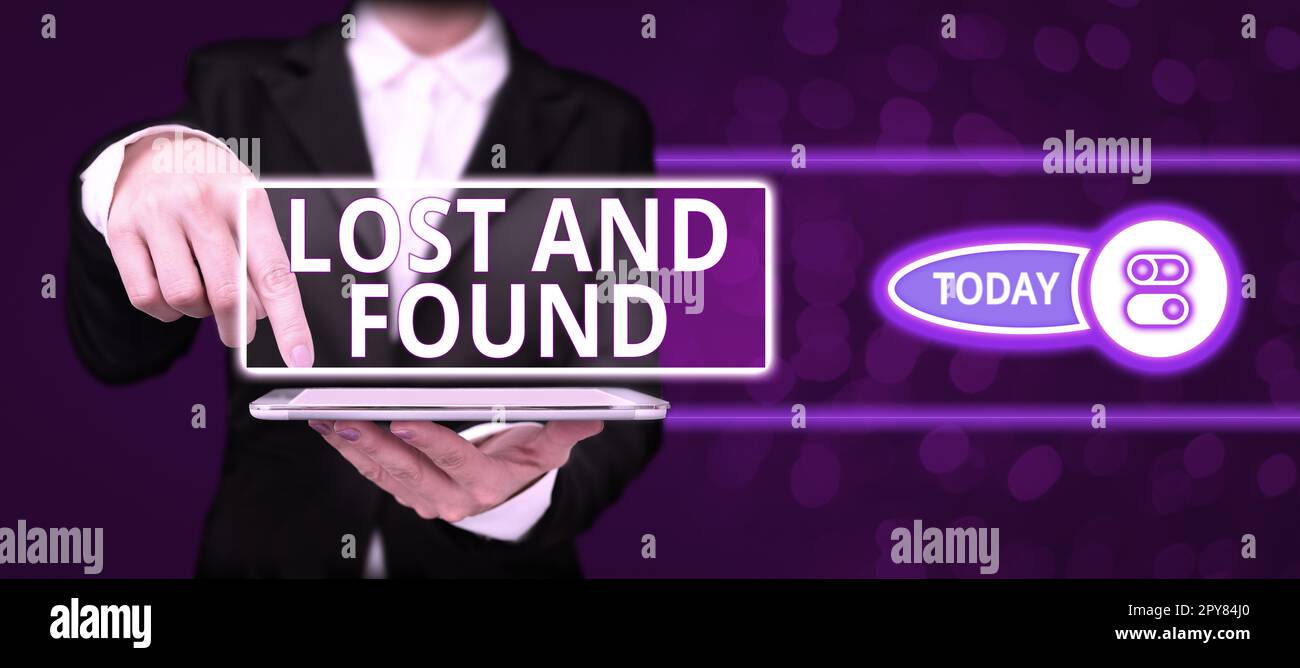 Das Schild zeigt Verloren und gefunden an. Business Ideenbereich, wo Sie den Suchdienst für vergessene Dinge finden Stockfoto