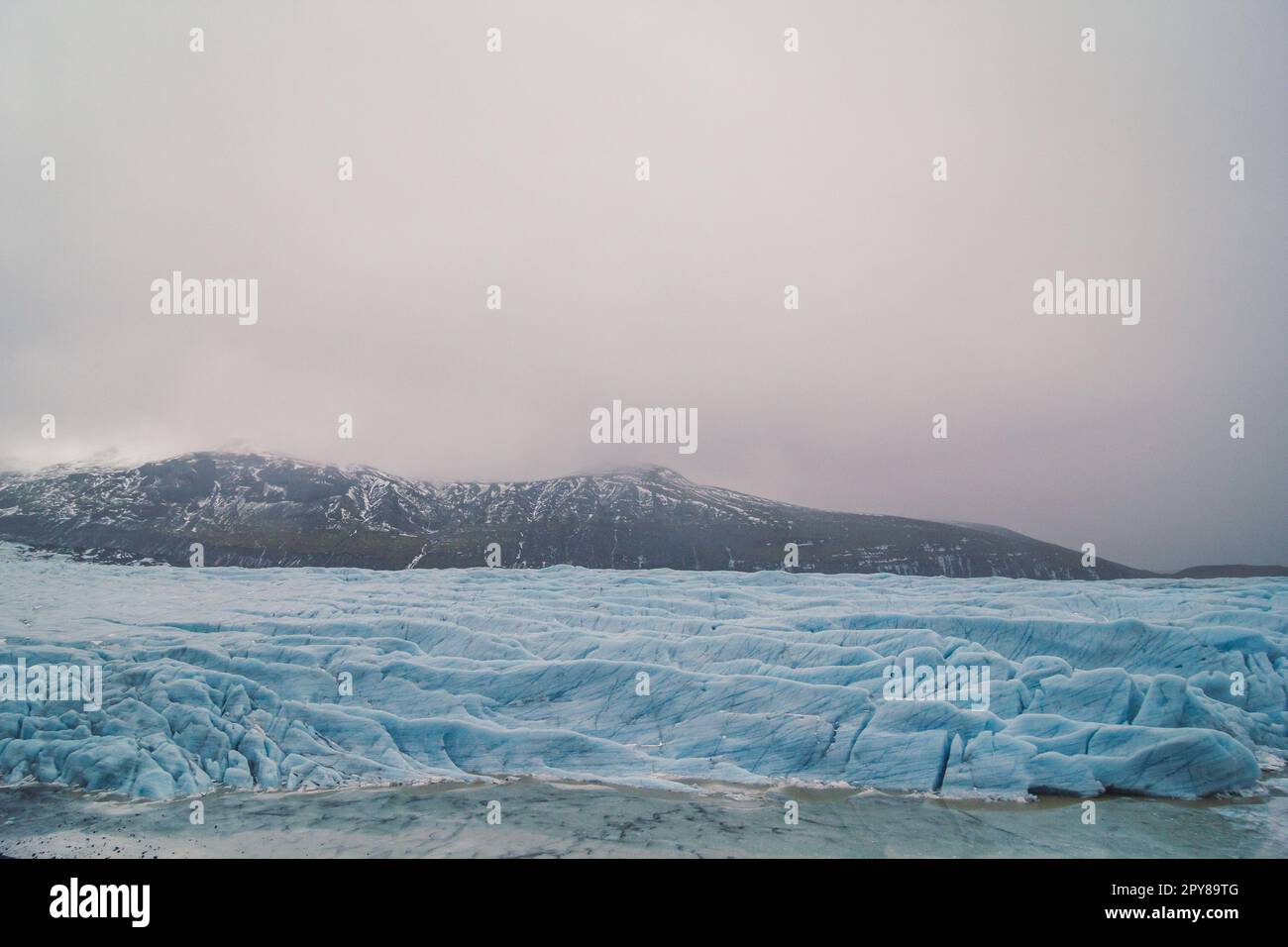 Foto von riesigen Gletschern auf der Seenlandschaft Stockfoto