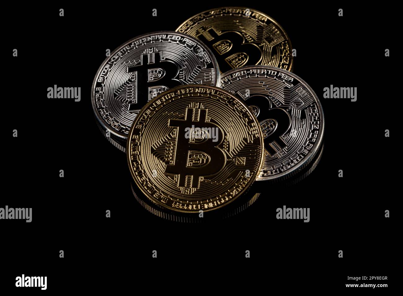 Physische Version von Bitcoin Münze aka virtuelles Geld Stockfoto