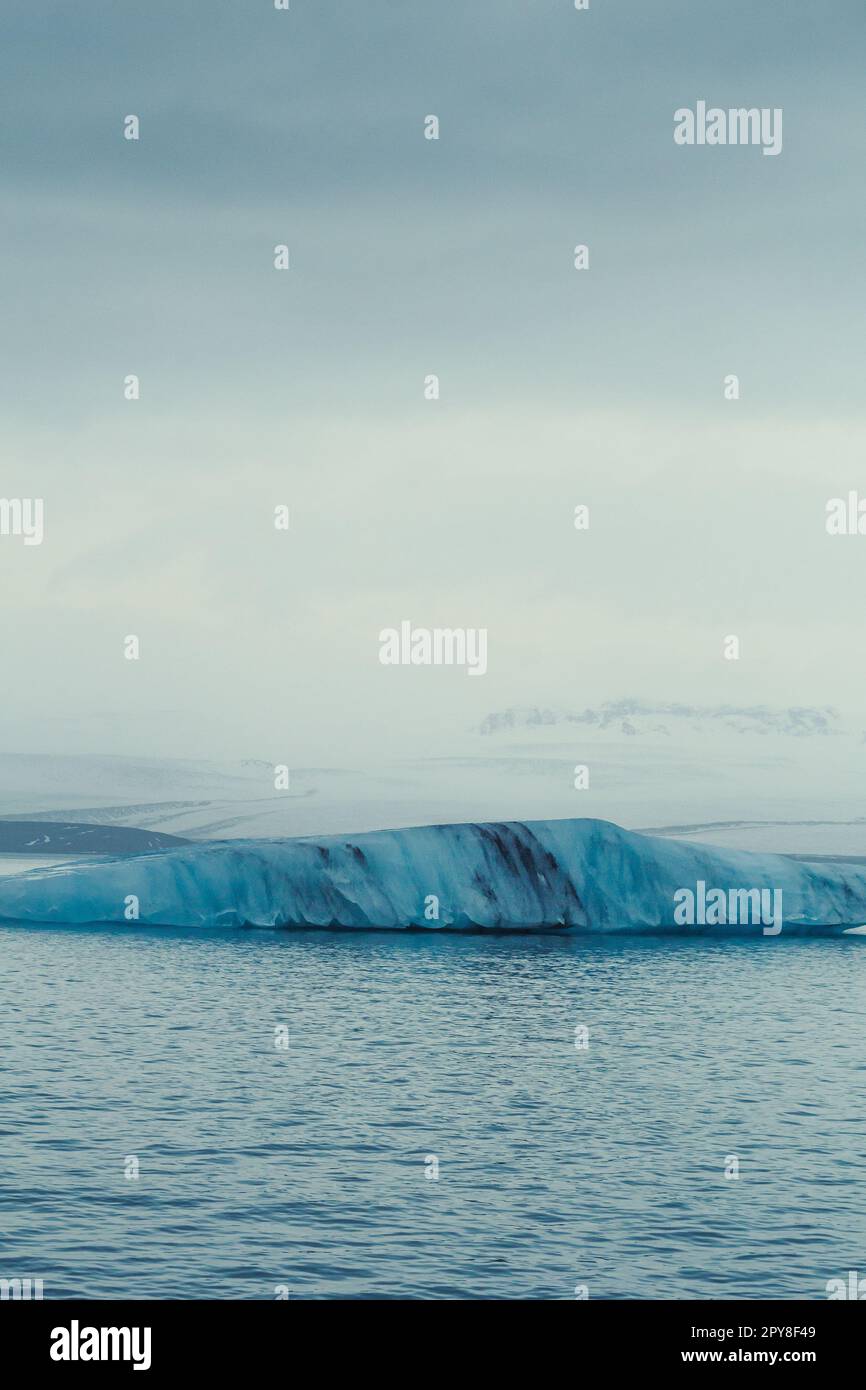 Eisberg in Meeresgewässerlandschaft Foto Stockfoto