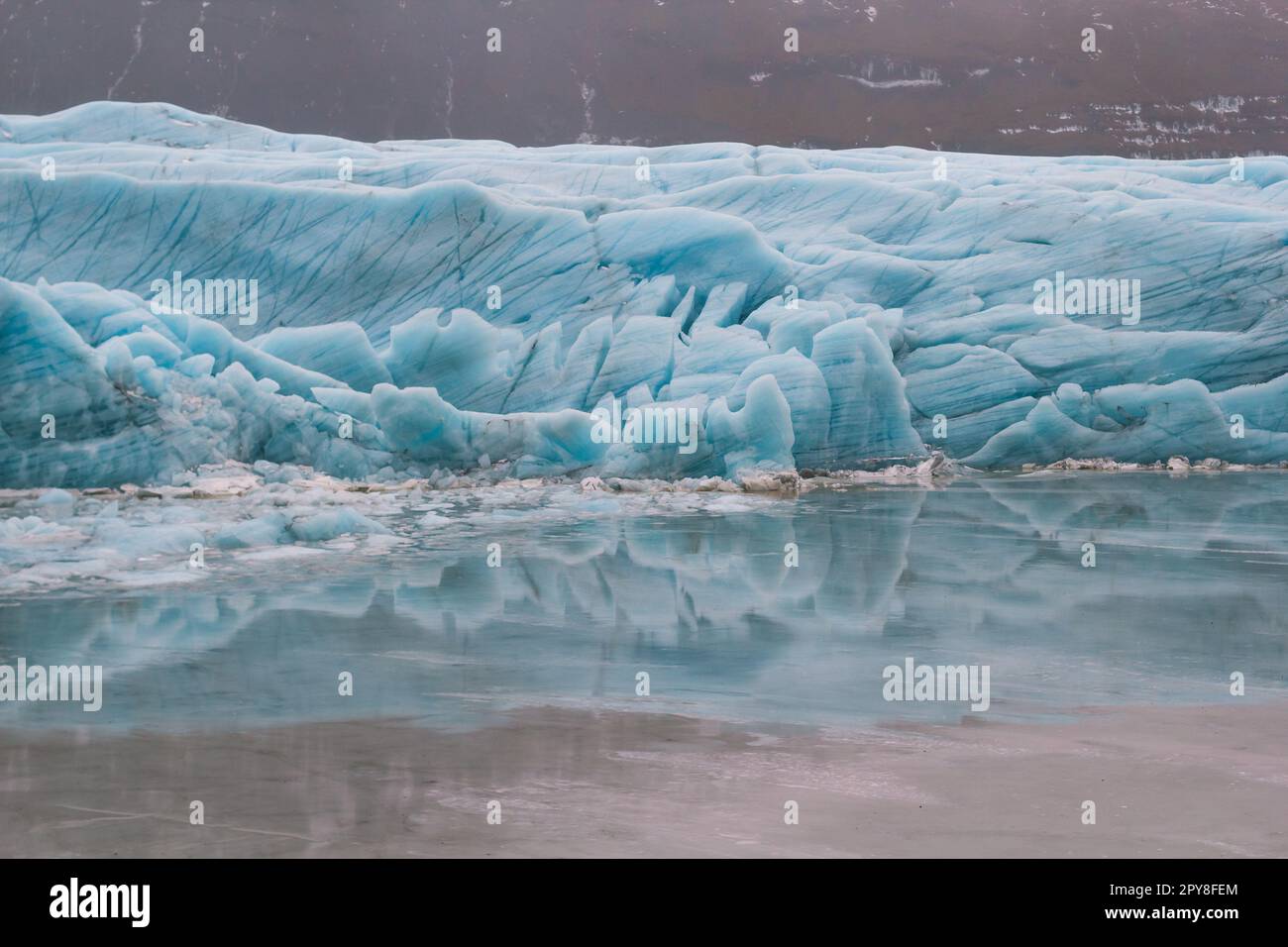 Riesiger Gletscher mit Gräben Landschaftsfoto Stockfoto