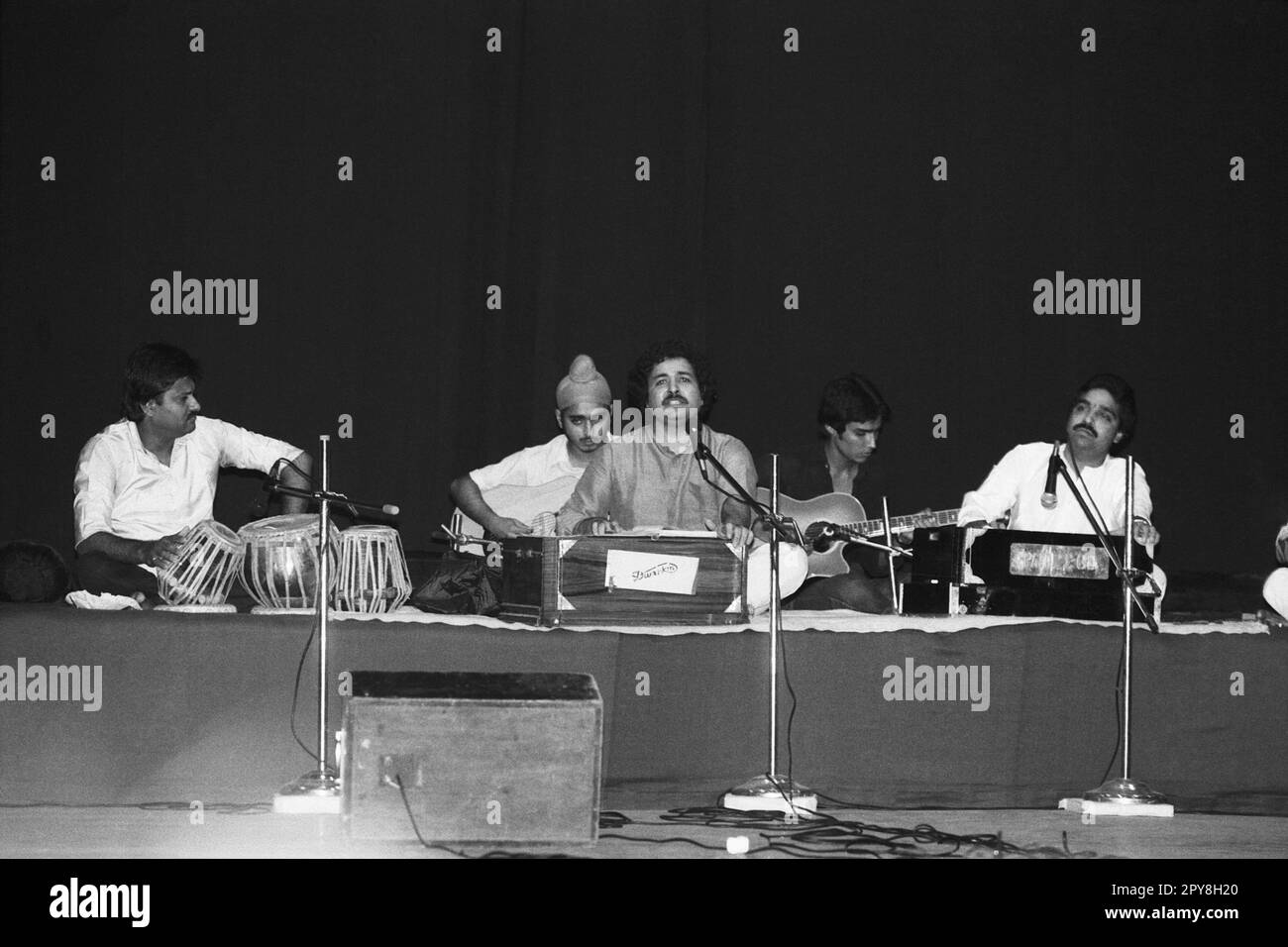 Indische alte 1980er Jahre Schwarz-Weiß-bollywood-Kino hindi Filmschauspieler, Indien, Ashok Khosla, indischer Sänger Stockfoto