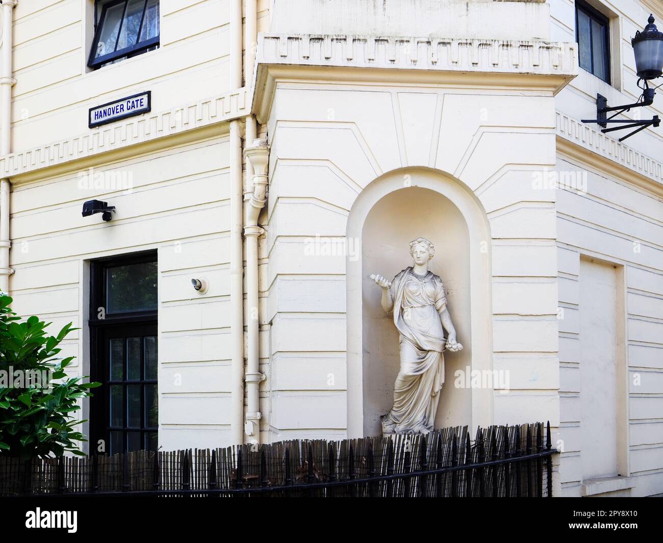 Die Architektur der Hannover Gate Lodge besticht durch den Regents Park London England Stockfoto