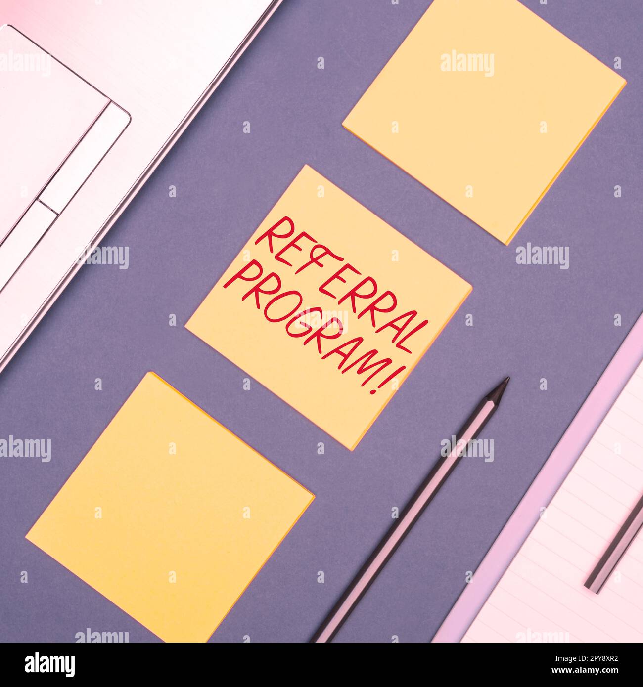 Handschrifttext Empfehlungsprogramm. Ein Wort über die Verlegung des eigenen Patienten an einen anderen Arzt zur Behandlung Stockfoto