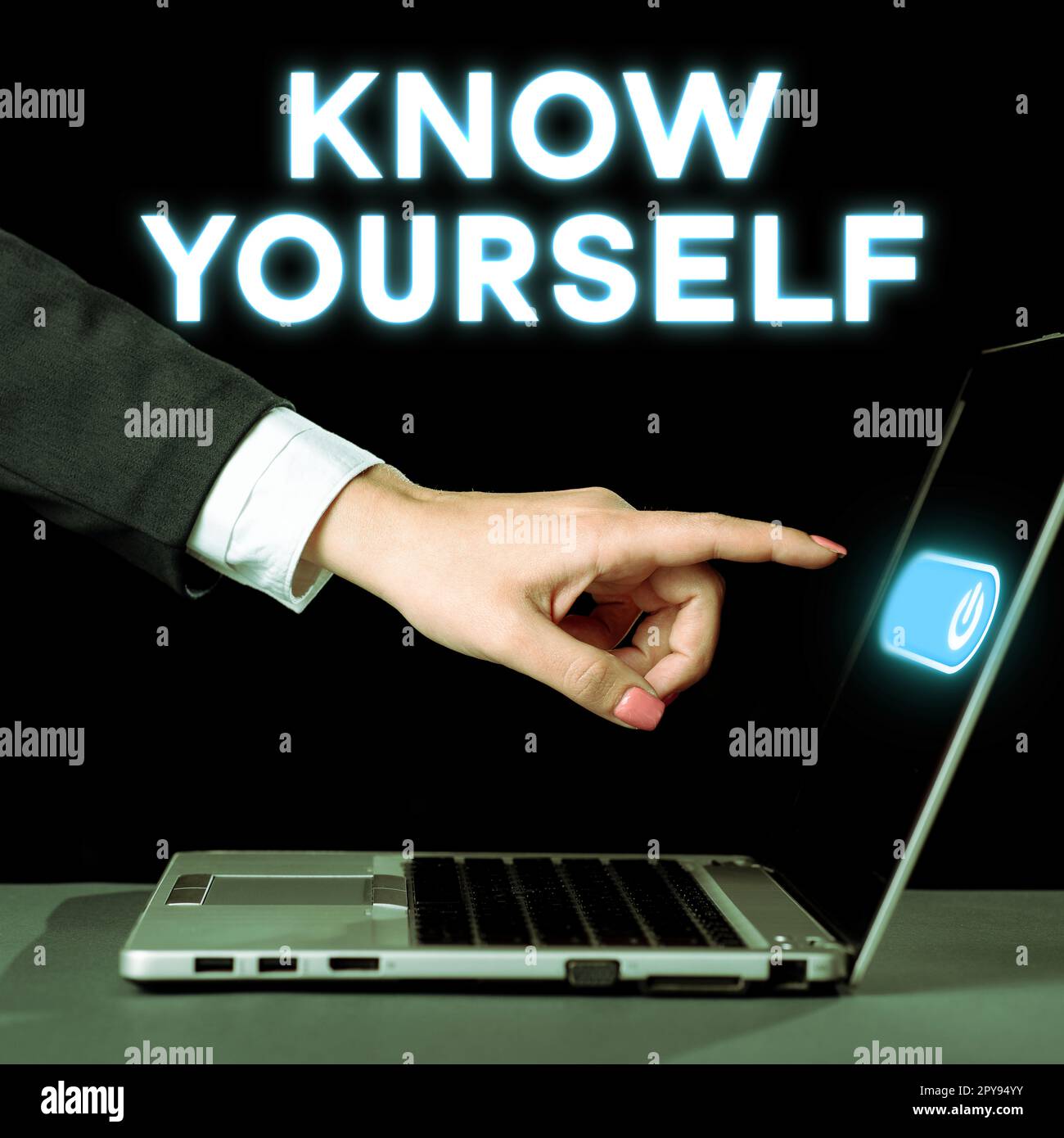 Schild mit der Aufschrift „Kennen Sie sich selbst Unternehmensübersicht Erfahren Sie mehr über Stärken und Schwächen Identität Stockfoto