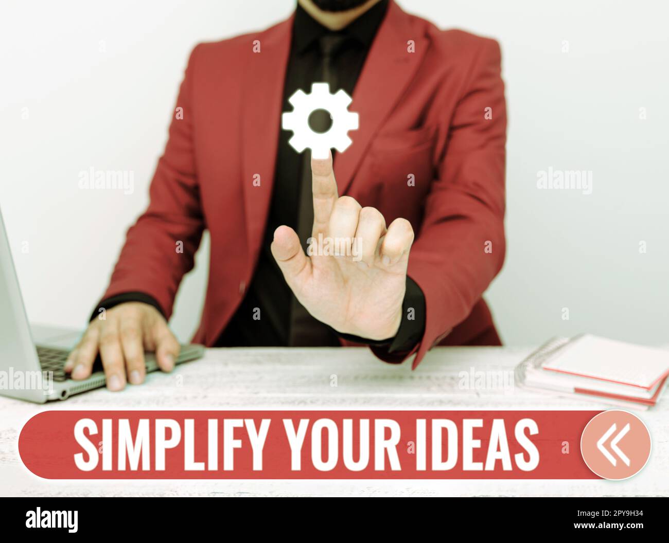 Schreiben und Anzeigen von Text vereinfachen Ihre Ideen. Konzept bedeutet, Dinge einfach zu machen oder auf das Wesentliche zu reduzieren Stockfoto