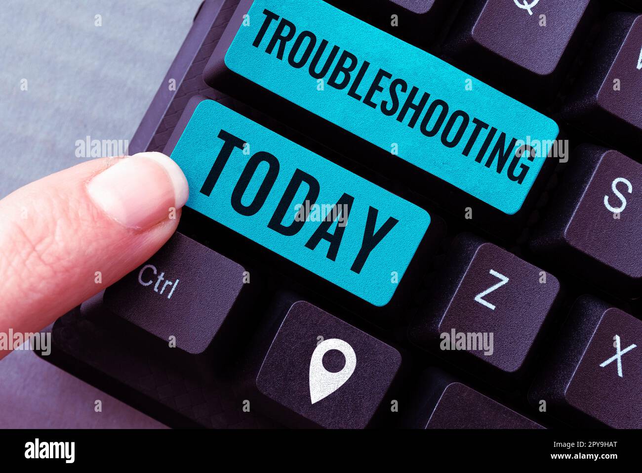 Schild zeigt Fehlerbehebung an. Business Showcase eine Untersuchung oder Bearbeitung der Probleme ist aufgetreten Stockfoto