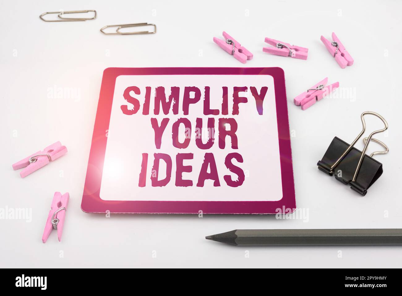 Konzeptionelle Darstellung vereinfacht Ihre Ideen. Konzept bedeutet, Dinge einfach zu machen oder auf das Wesentliche zu reduzieren Stockfoto