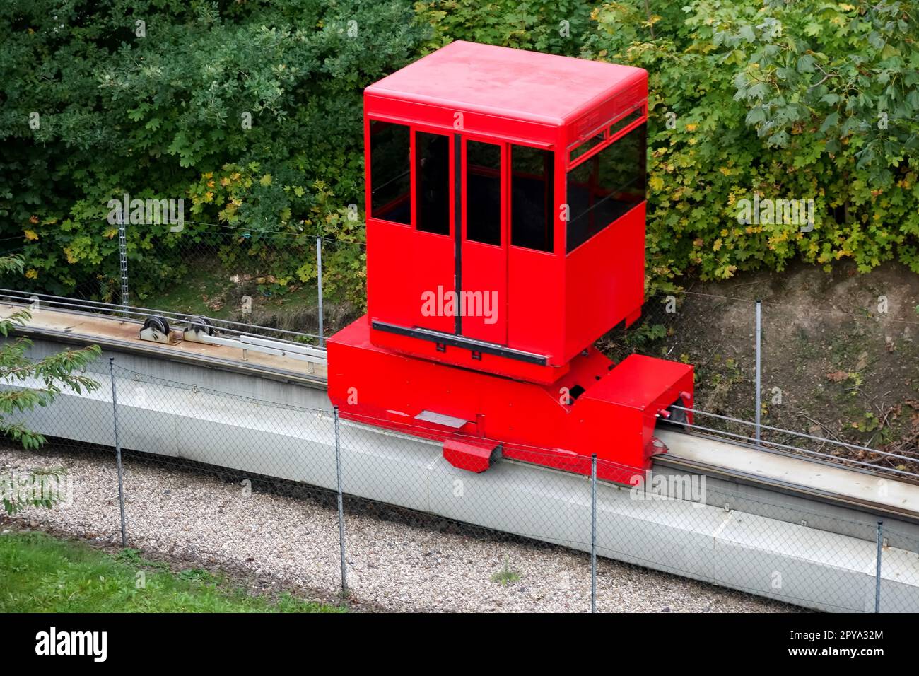 Roten Einschienenbahn Beförderung in Prag Stockfoto