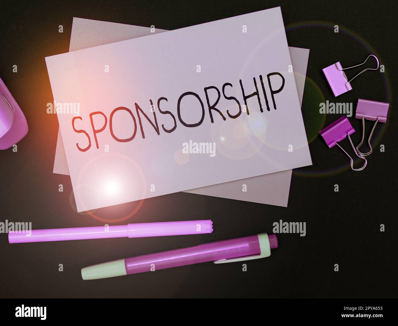 Konzeptionelle Darstellung Sponsoring. Geschäftsüberblick als Sponsor bieten finanzielle Unterstützung für Aktivitäten Stockfoto