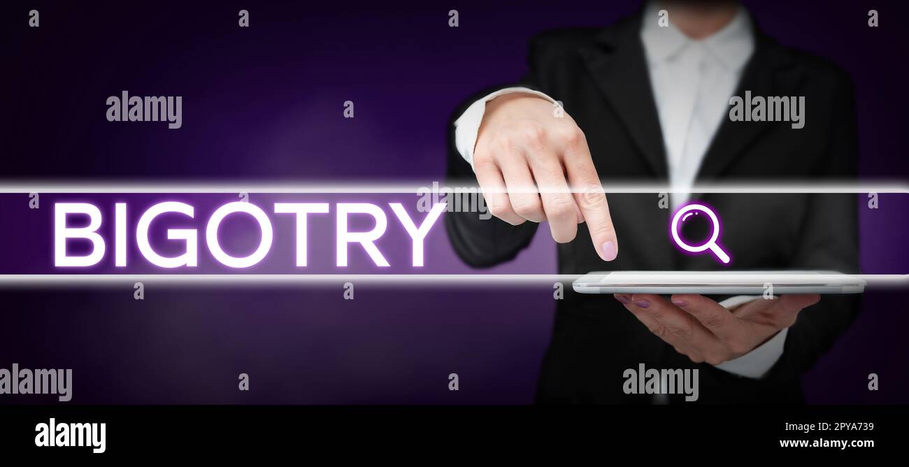 Handschriftlicher Text Bigotterie. Unternehmen zeigen hartnäckige oder intolerante Hingabe zu eigenen Meinungen und Vorurteilen Stockfoto