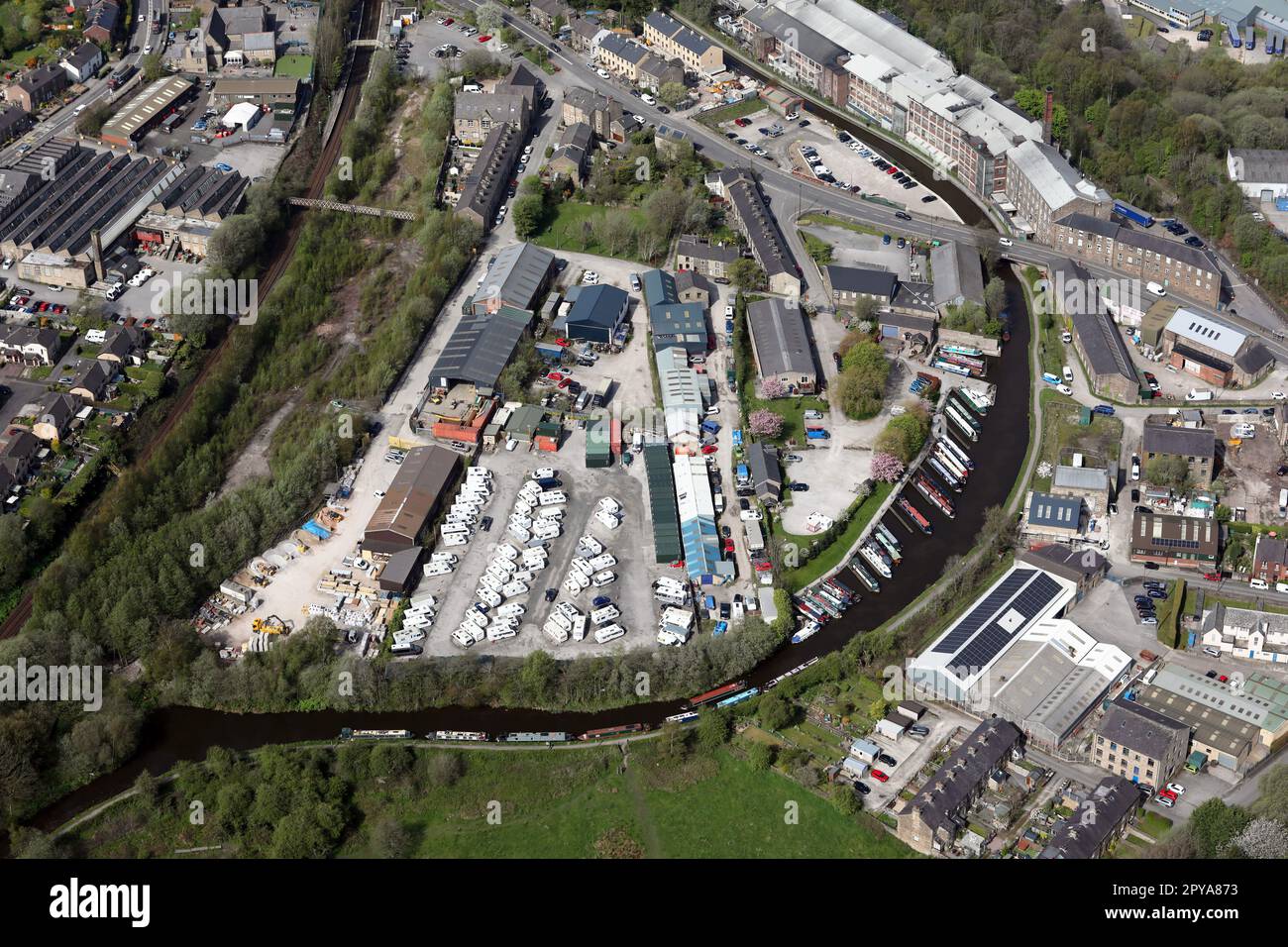 Luftaufnahme der New Mills Marina am Peak Forest Canal in New Mills, High Peak, Derbyshire Stockfoto