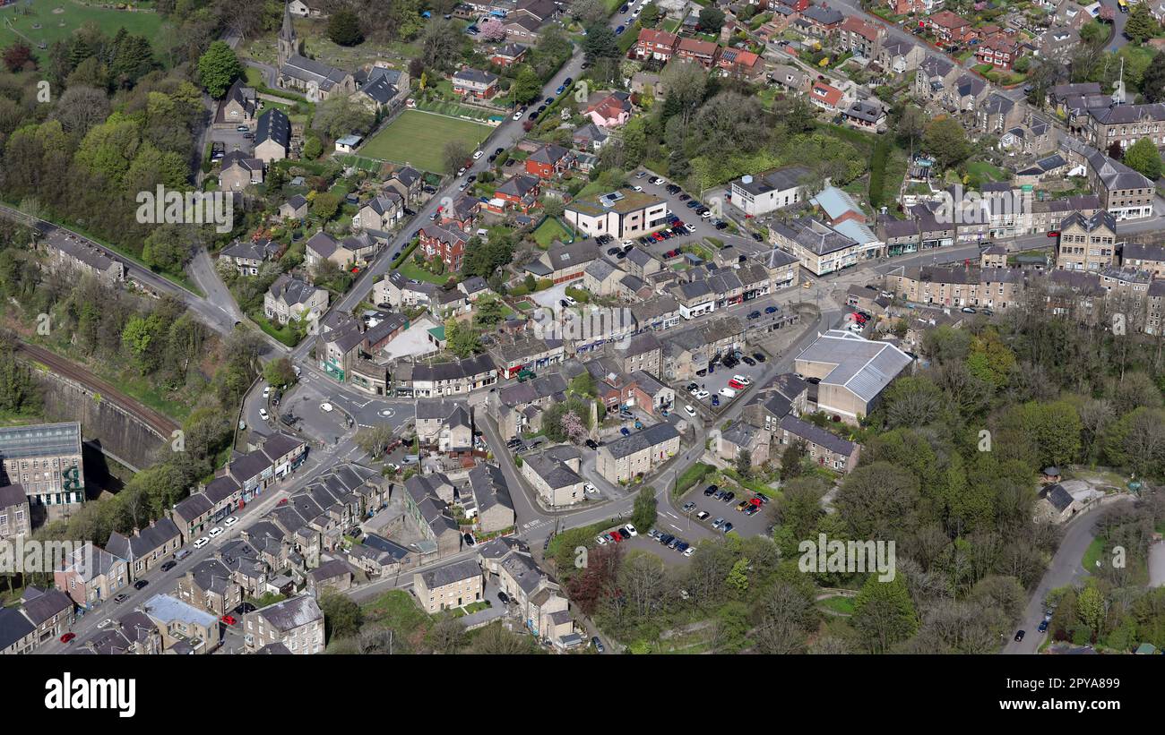 Die Market Street in New Mills, High Peak, Derbyshire aus der Vogelperspektive Stockfoto
