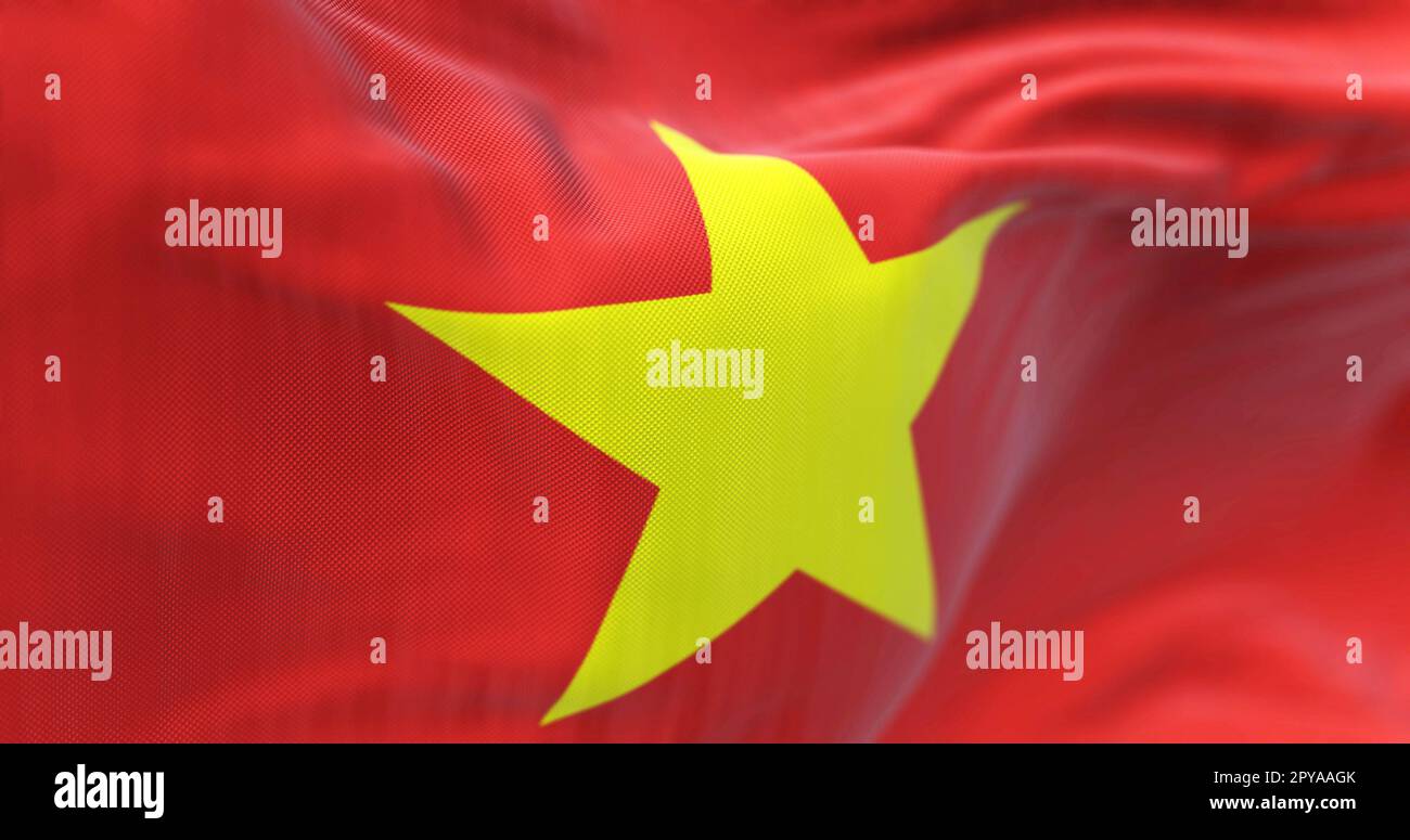 Aus nächster Nähe sehen Sie die vietnamesische Nationalflagge, die im Wind winkt Stockfoto