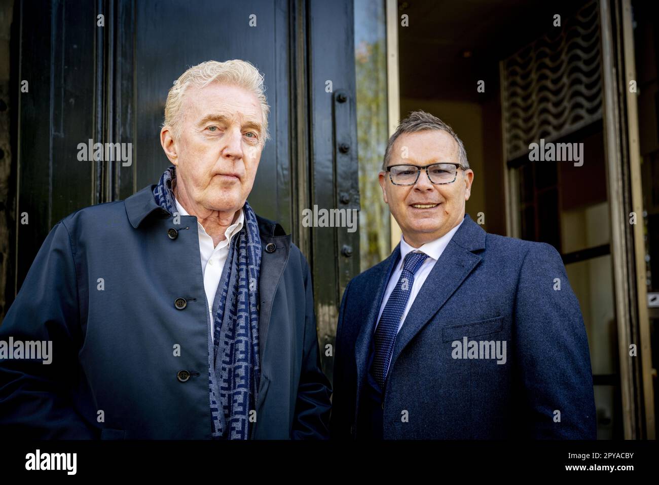 DEN HAAG Andre van duin mit Partner Fernando Reyes Gedenken an Paul van Vliet im königlichen