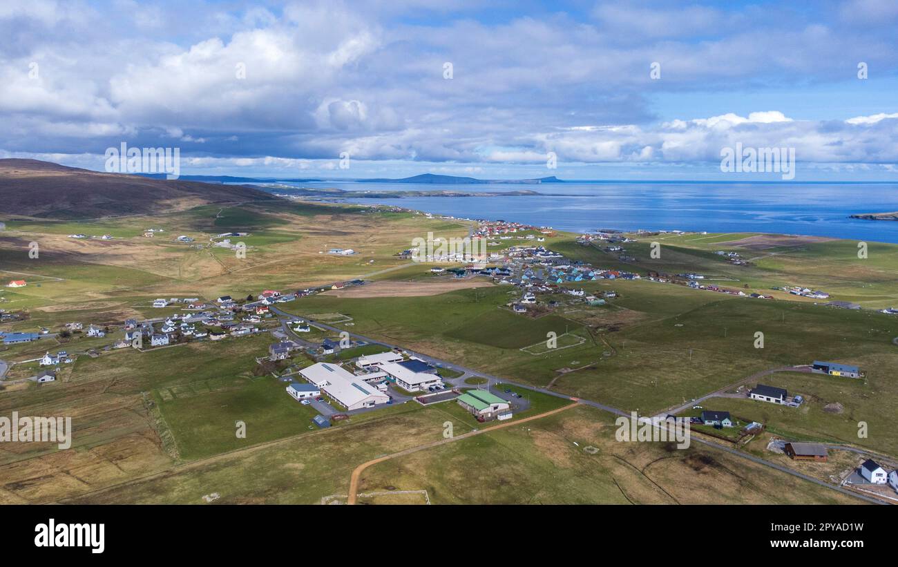 Hoswick Village, Sandwick, Shetland, entführt von der Drohne Stockfoto