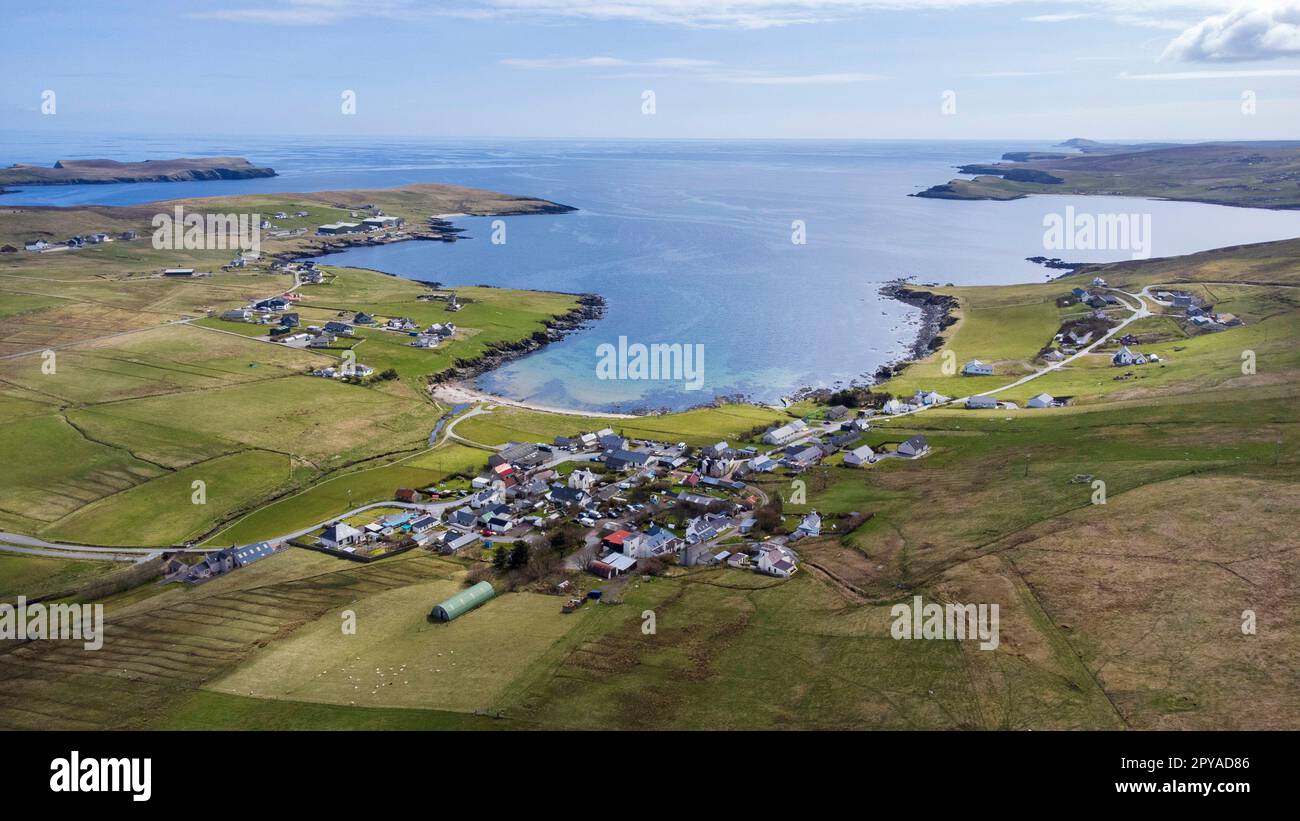 Hoswick Village, Sandwick, Shetland, entführt von der Drohne Stockfoto