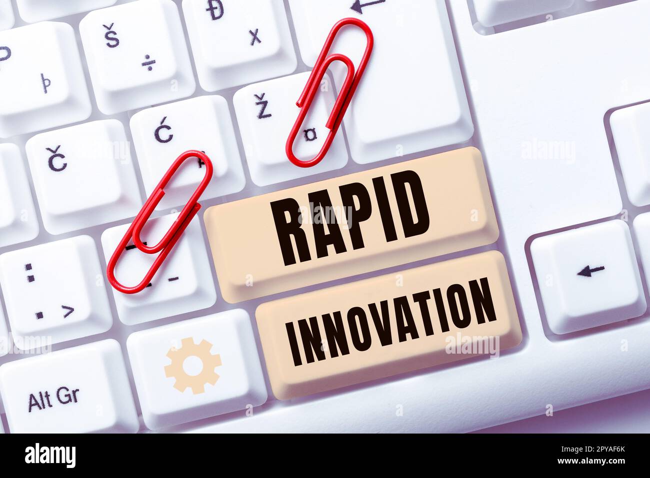 Handschriftlicher Text Rapid Innovation. Business-Showcase-Eigenschaft einer Website, die Suchmaschinenalgorithmen verwendet Stockfoto