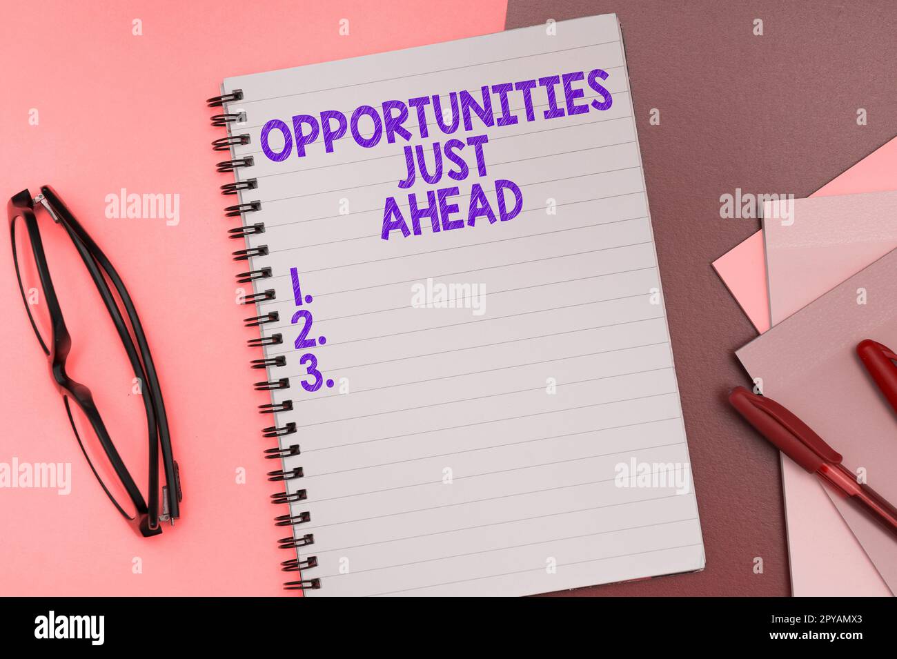 Textbeschriftung, die Ihnen die Chancen vor der Tür zeigt. Konzeptionelle Fotos von Umständen, die es ermöglichen, etwas in kurzer Zeit zu tun Stockfoto