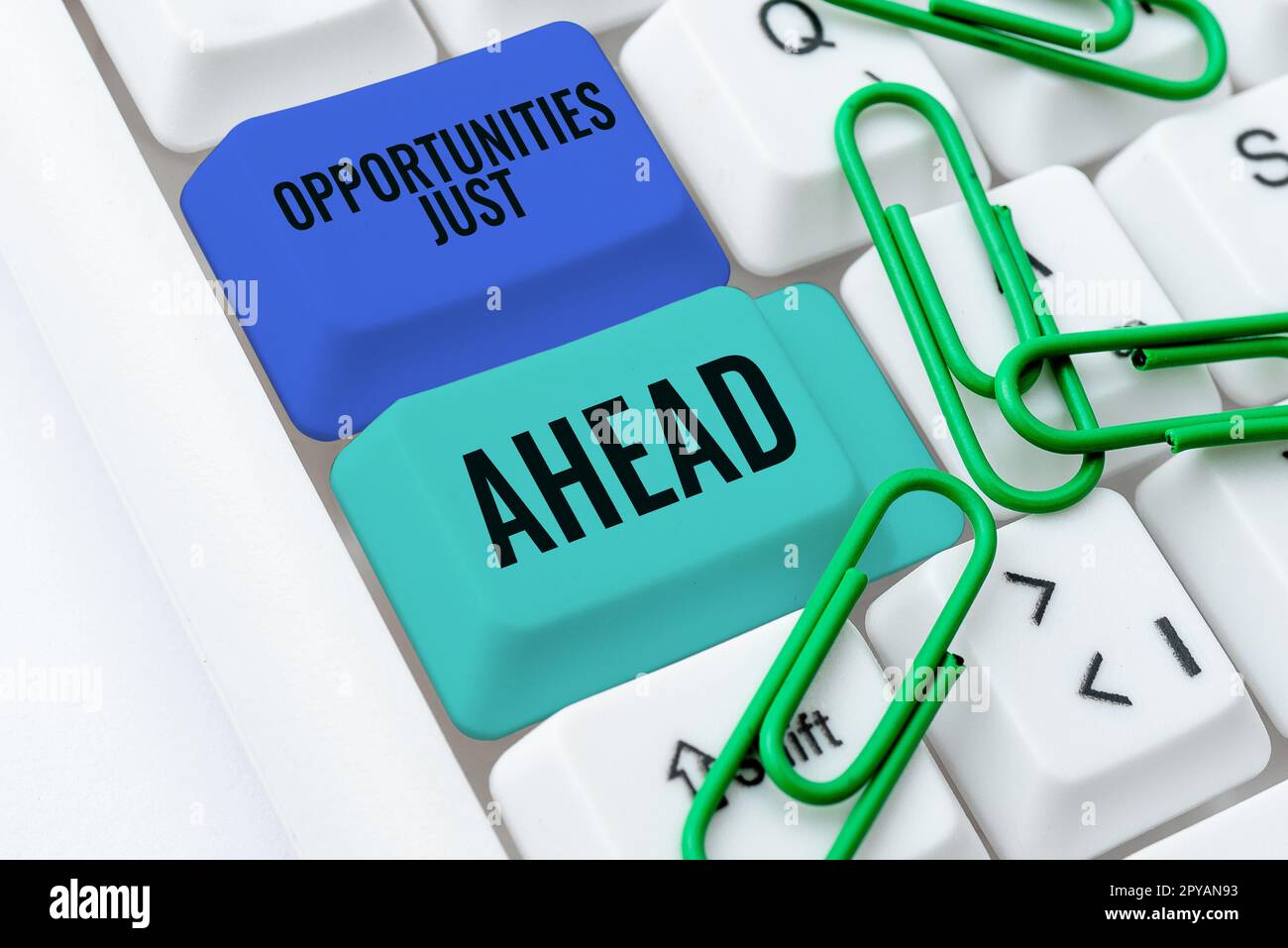 Unterschreiben Sie, um die Chancen direkt vor Ihnen anzuzeigen. Konzeptionelle Fotos von Umständen, die es ermöglichen, etwas in kurzer Zeit zu tun Stockfoto