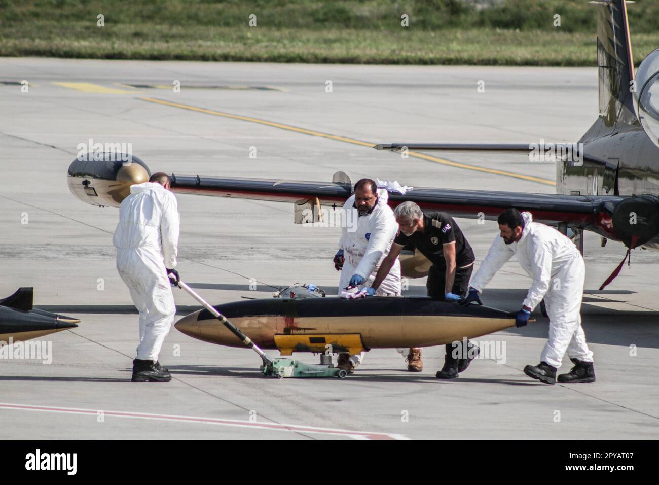 Istanbul, Türkei. 01. Mai 2023. Fursan Al-Emarat bereitet eine Gruppe emiratischer Piloten für einen Vorführflug am letzten Tag des Teknofests vor. Die Ausstellung „TEKNOFEST“ ist eine jährliche Veranstaltung, die in der Türkei am Flughafen Atatürk stattfindet und die technologische und wissenschaftliche Entwicklung und Innovationen durch die Präsentation der neuesten Innovationen und modernen technischen Projekte in verschiedenen Bereichen unterstützen soll. (Foto: Muhmmad Al-Najjar/SOPA Images/Sipa USA) Guthaben: SIPA USA/Alamy Live News Stockfoto