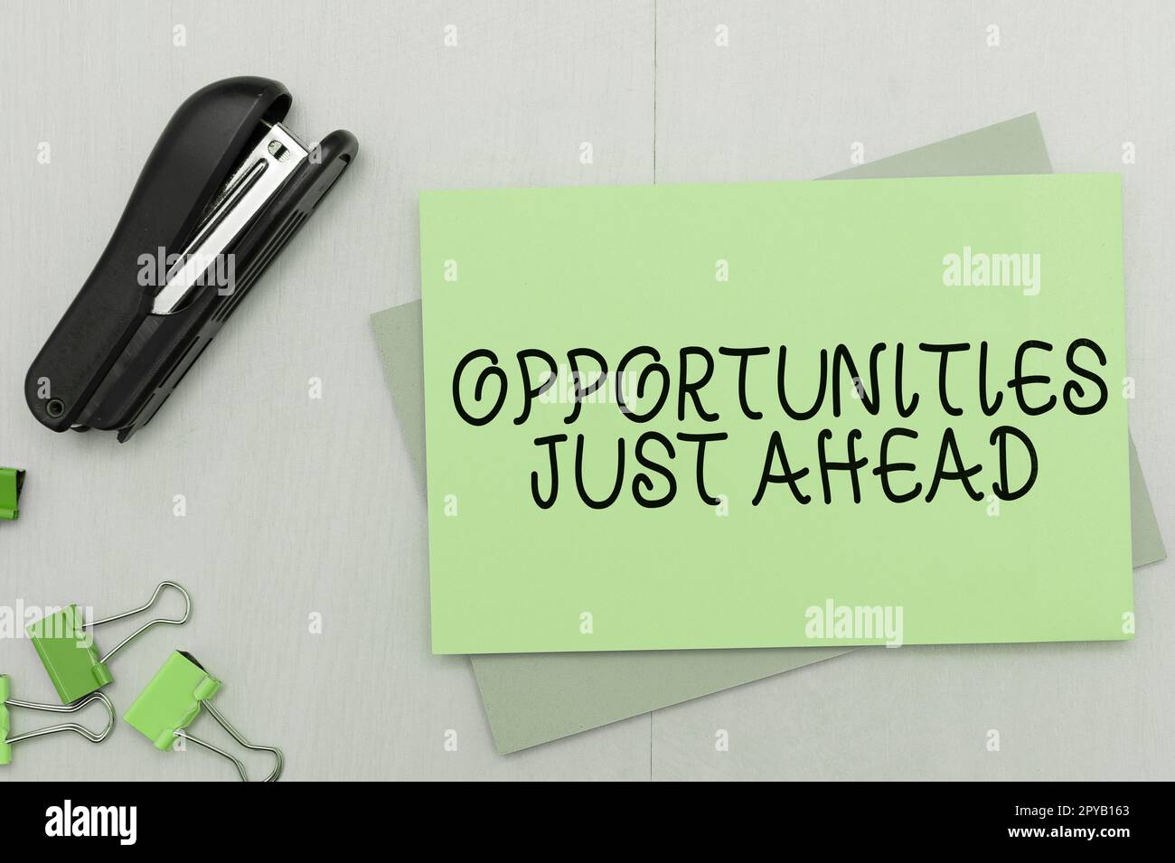 Text mit Inspirationsmöglichkeiten direkt vor uns. Geschäftskonzepte – Zusammenstellung von Umständen, die es ermöglichen, etwas in kurzer Zeit zu tun Stockfoto