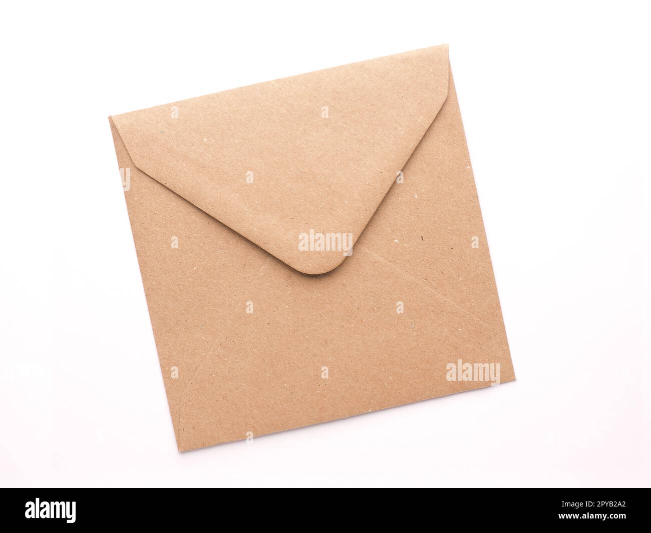 Brauner, umweltfreundlicher Umschlag auf Weiß, Schreibkonzept Stockfoto