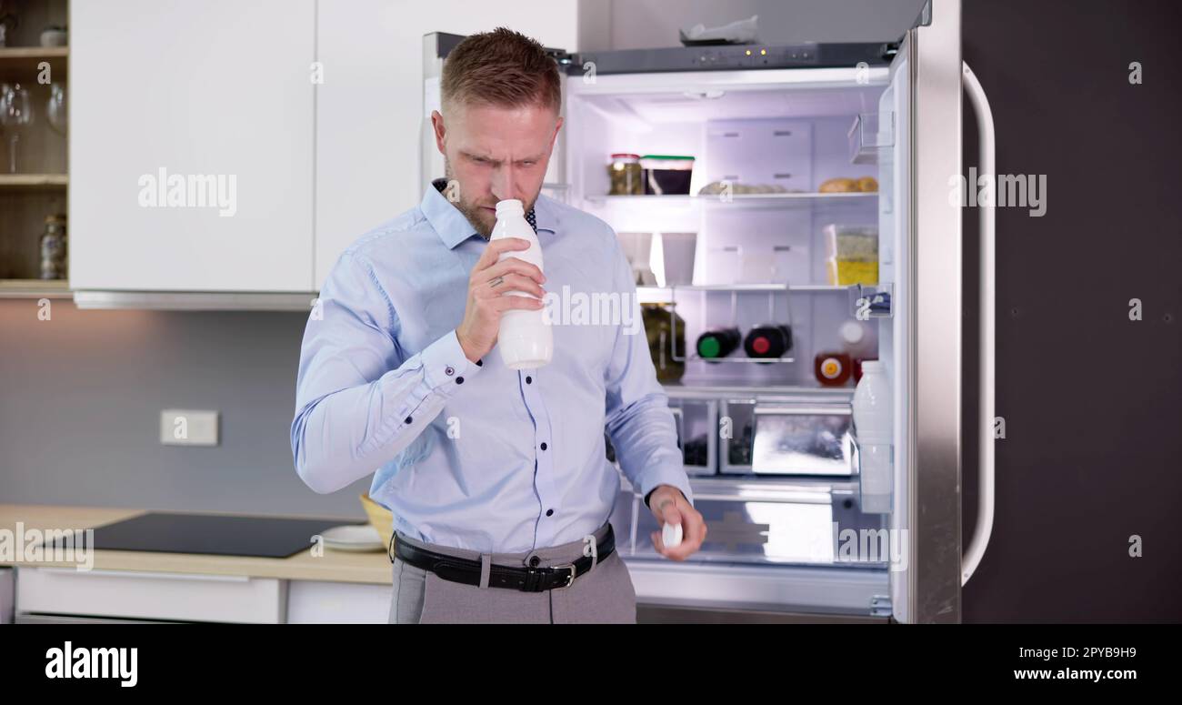 Schlechte Offene Milchflasche Stockfoto