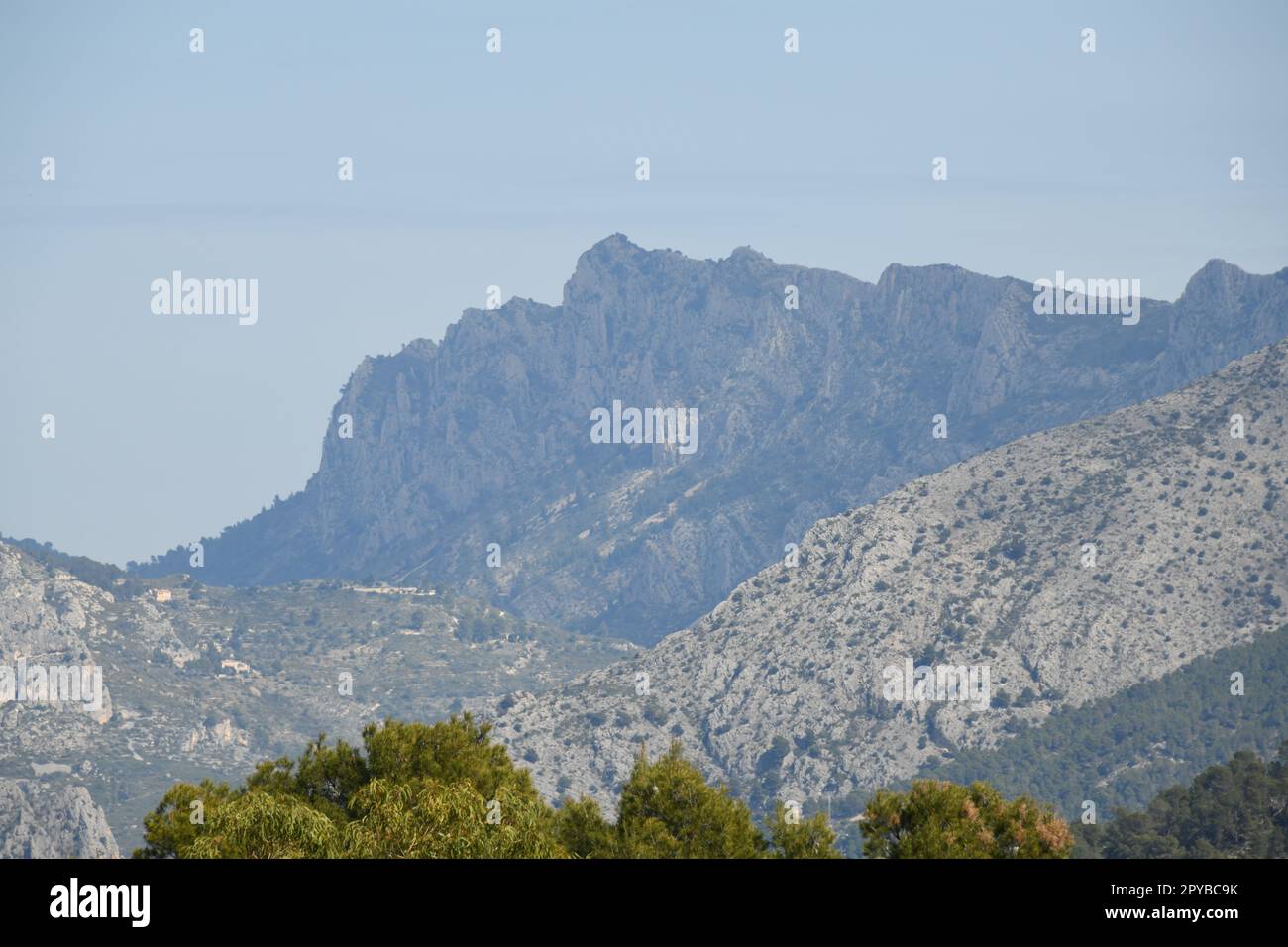 Eine Felsformation in Form eines Gesichts, Provinz Alicante, Costa Blanca, Spanien Stockfoto