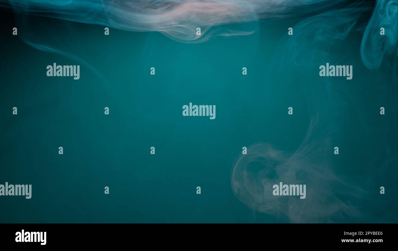 Dunkelgrün mit warmem rauchfarbenen Hintergrund Stockfoto