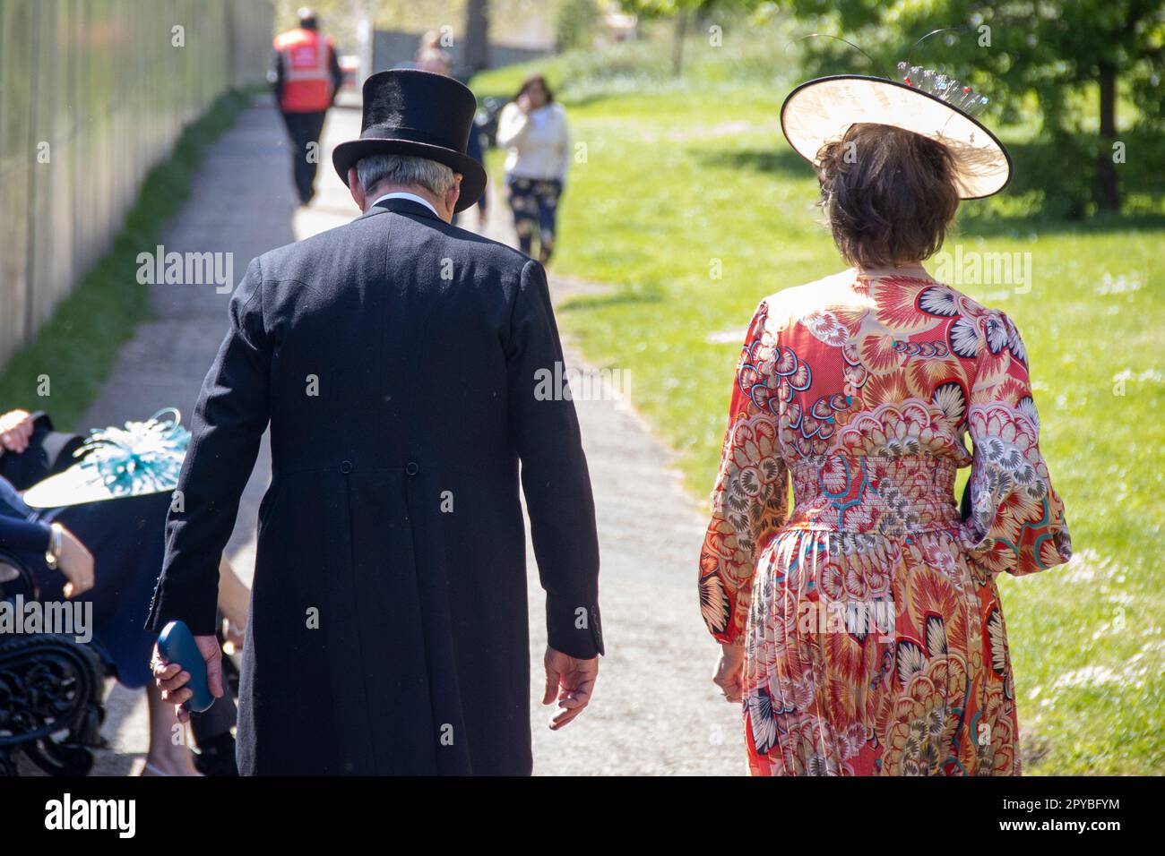 London, Großbritannien - Mai 3. 2023: Gäste werden den Buckingham Palace betreten, da König Charles III. Kurz vor seinem Krönungstag seine erste Gartenparty seiner Herrschaft veranstaltet. Kredit: Sinai Noor / Alamy Live News Stockfoto