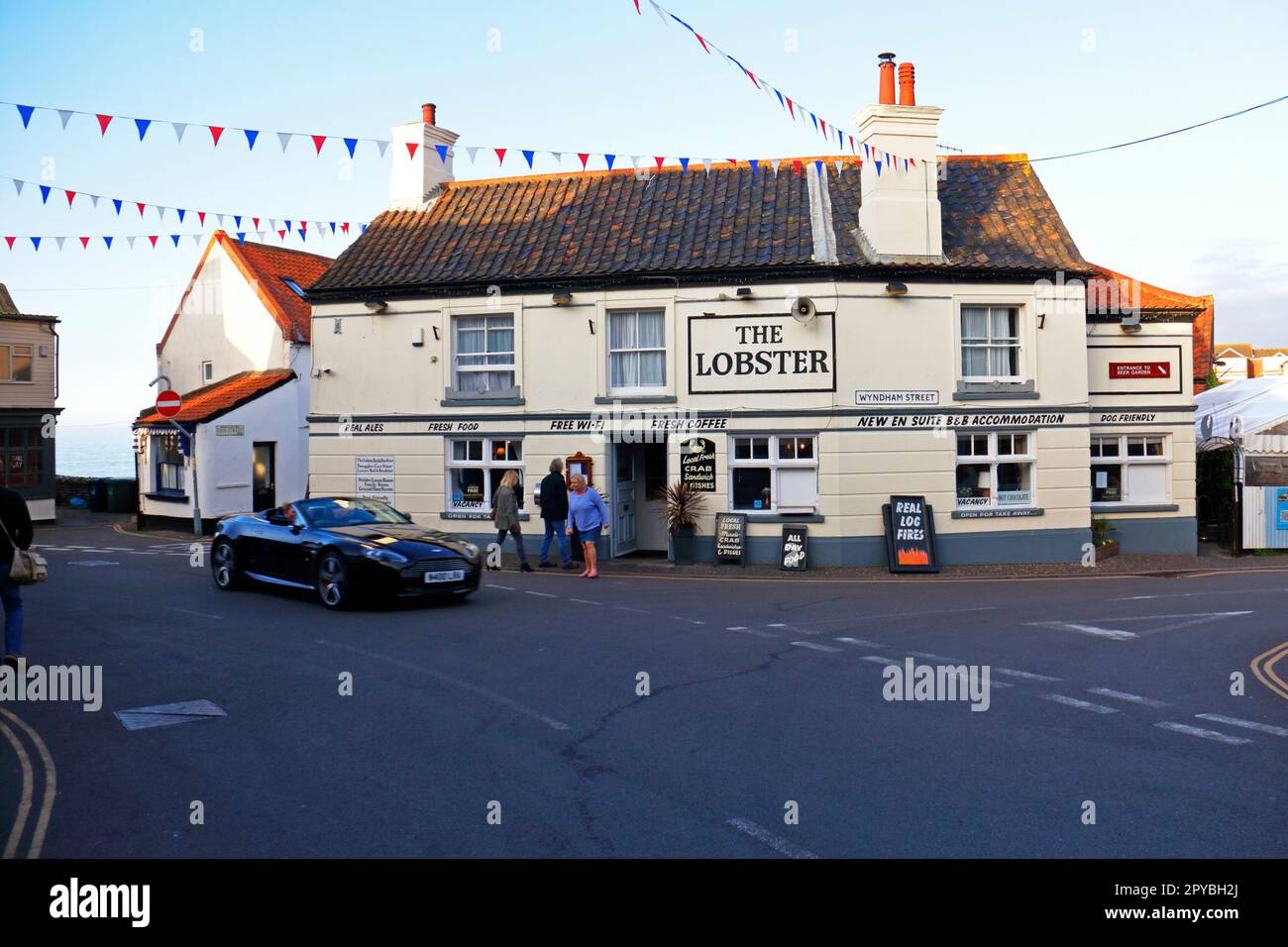 Blick auf das Lobster Inn in North Norfolk in Sheringham, Norfolk, England, Großbritannien. Stockfoto