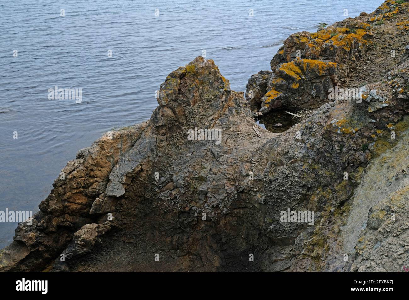 Vulkanische Felsen auf der Insel St. Anastasia Stockfoto