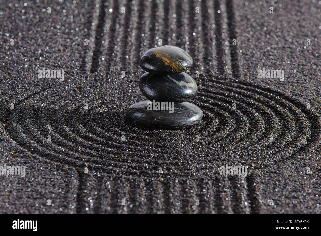 Japanische Zen Garten mit Stein in strukturierter Sand Stockfoto