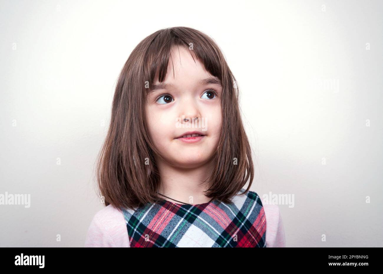 Kleine schöne Mädchen Porträt zu Hause Stockfoto
