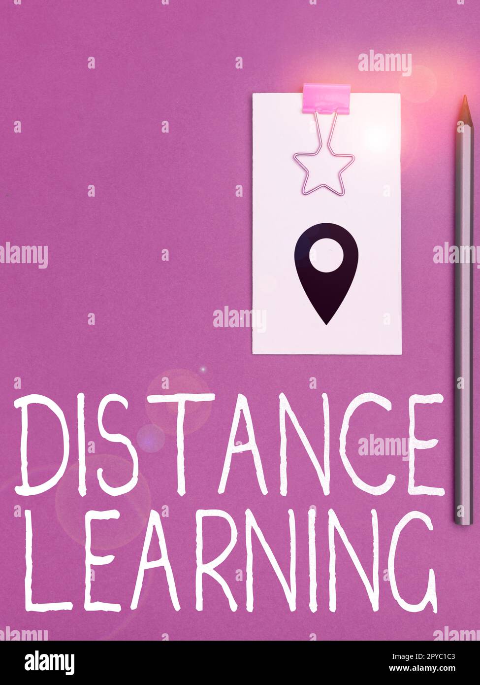 Handschriftlicher Text Distance Learning. Aus der Ferne über das Internet ausgestrahlte Lehrvorträge für den Geschäftsansatz Stockfoto