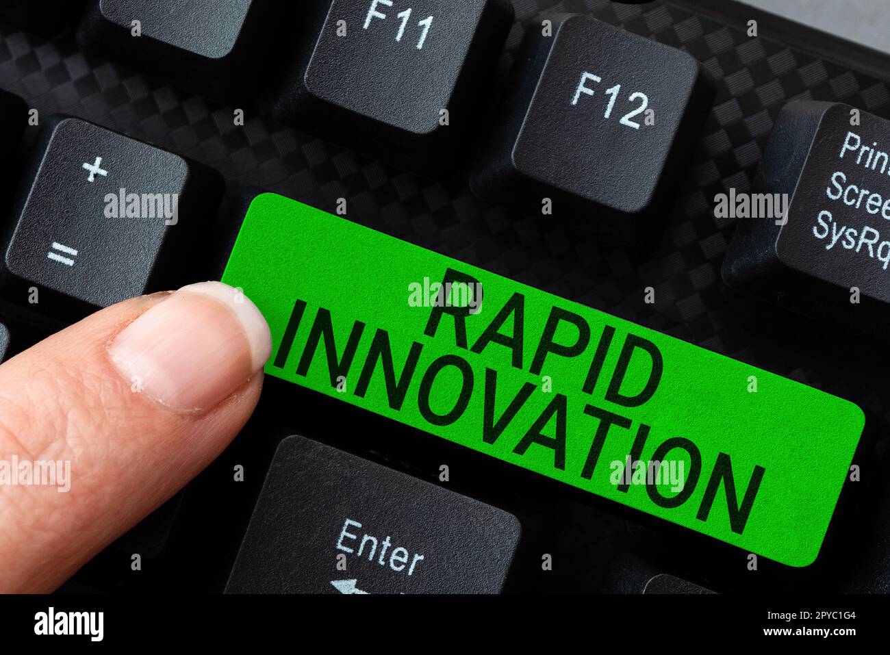 Inspiration mit dem Schild „Rapid Innovation“. Wort für Merkmal einer Website, die Suchmaschinenalgorithmen verwendet Stockfoto