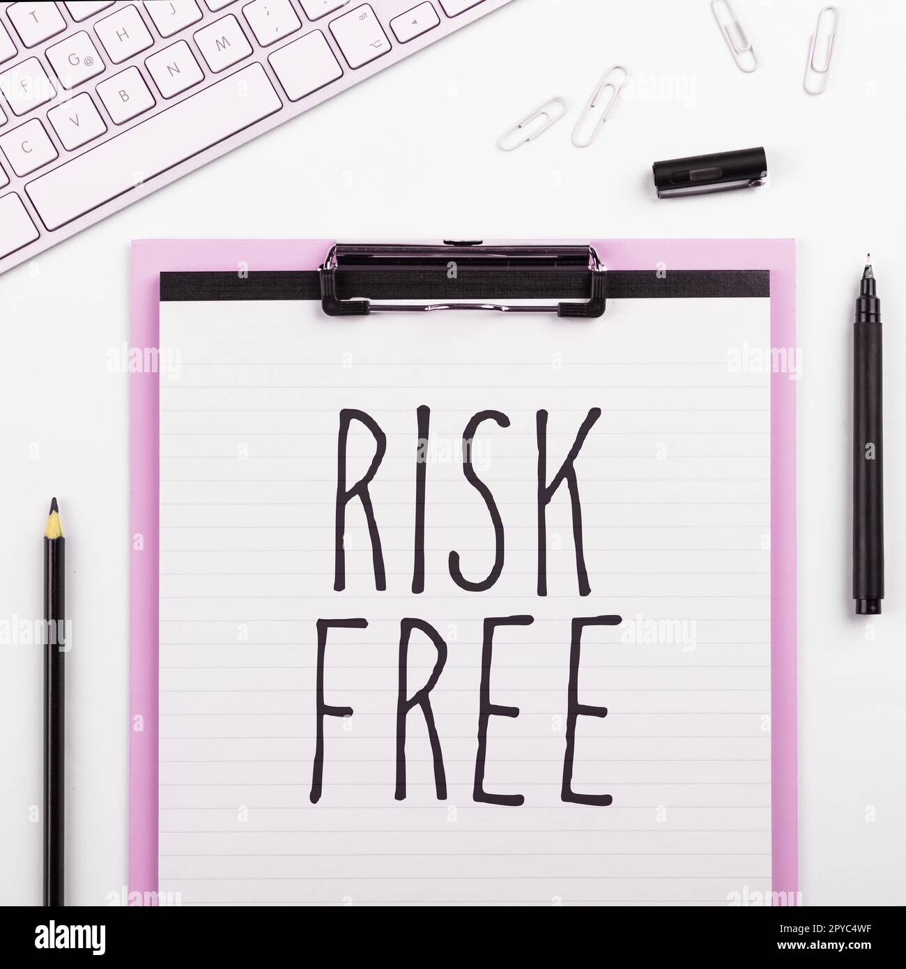 Konzeptionelle Beschriftung risikofrei. Das Wort für beschreibt etwas, das keine Gefahr mit sich bringt Stockfoto