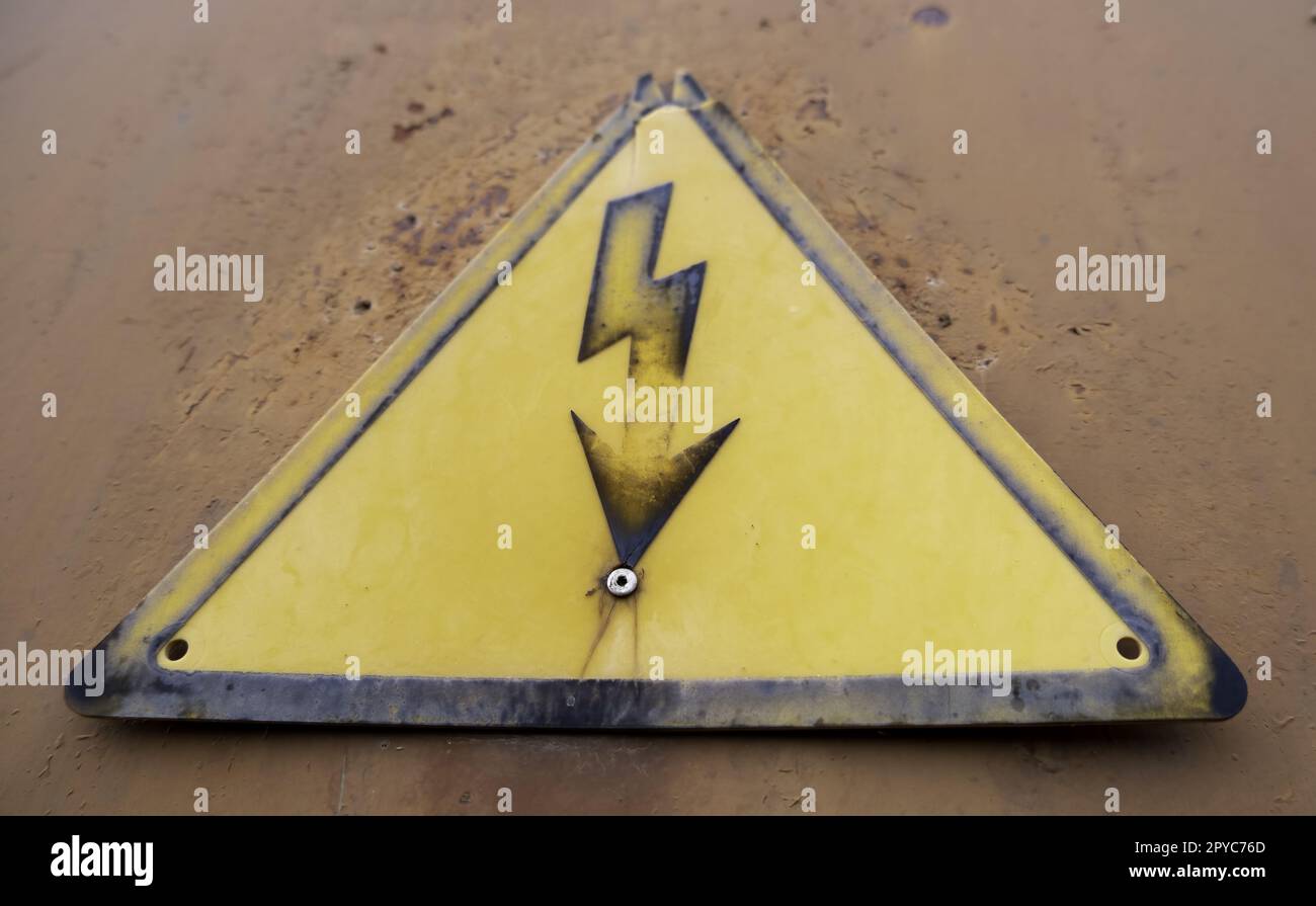Warnschild für elektrische Gefahren Stockfoto