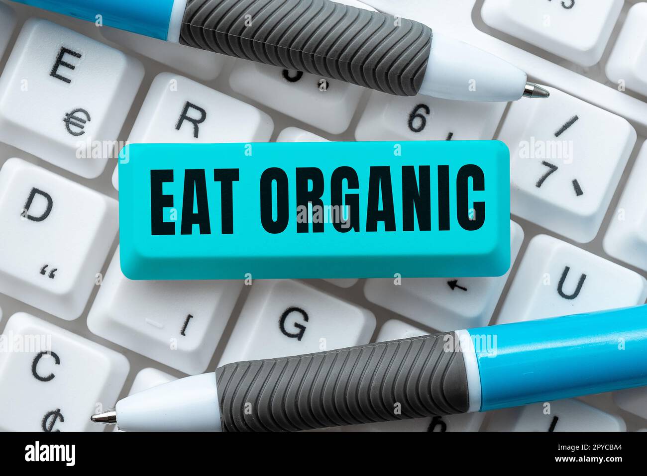 Schild mit „Eat Organic“. Geschäftsüberblick Reduzierung des Essens von Süßigkeiten Diabetische Kontrolldiät Stockfoto