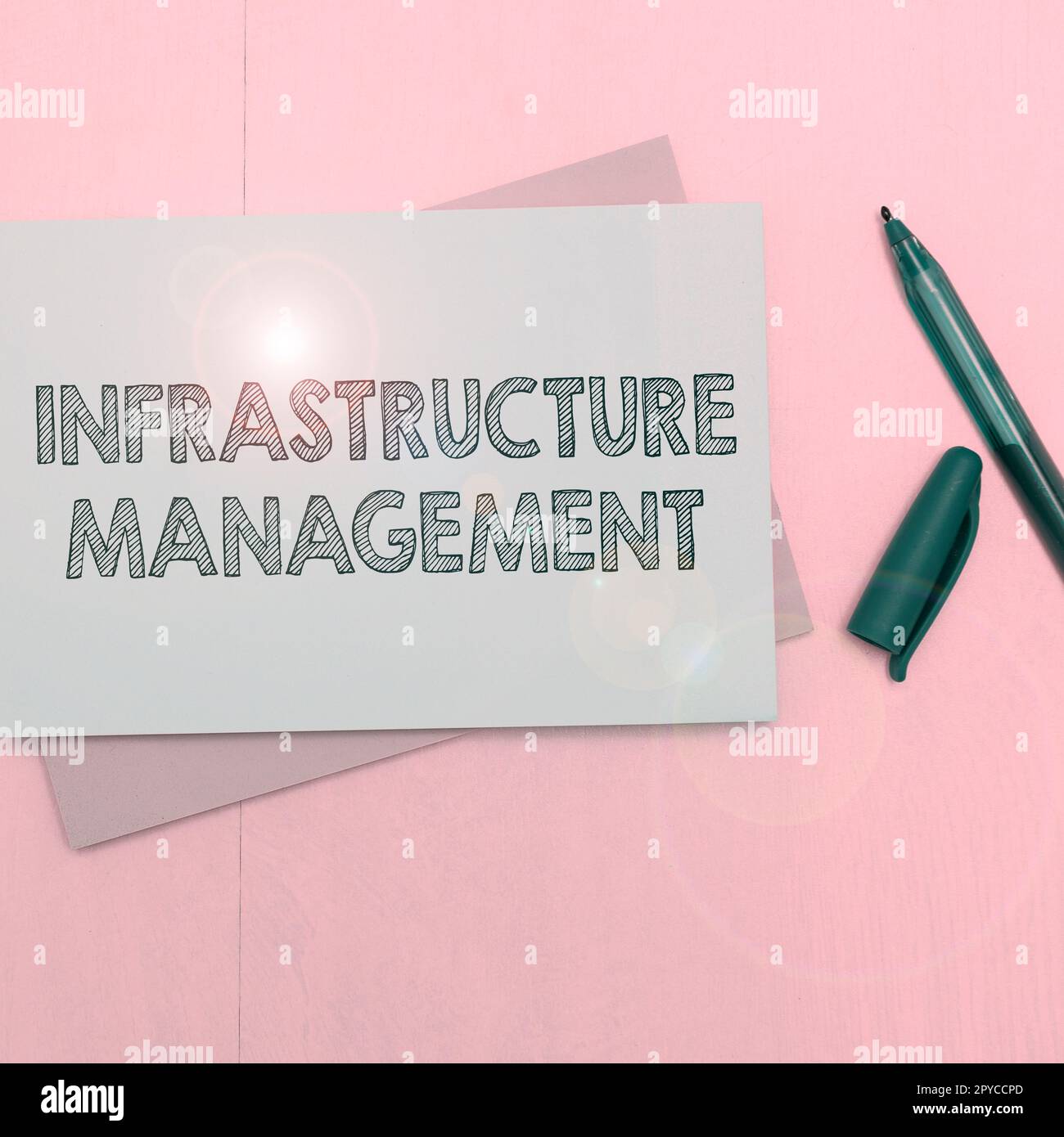 Handschriftliches Schild Infrastructure Management. Wort für Minimierung von Ausfallzeiten, Aufrechterhaltung der Unternehmensproduktivität Stockfoto