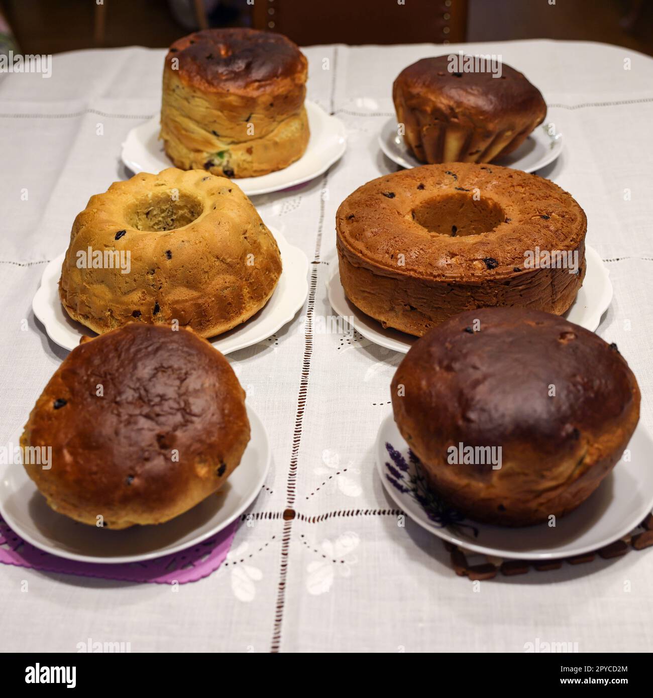 Traditioneller Ukrainischer Osterkuchen Kulich Stockfoto