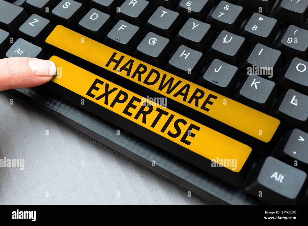 Handschriftlicher Text Hardware Expertise. Geschäftsausstellungsmaschinen und andere physische Komponenten des elektronischen Computersystems Stockfoto